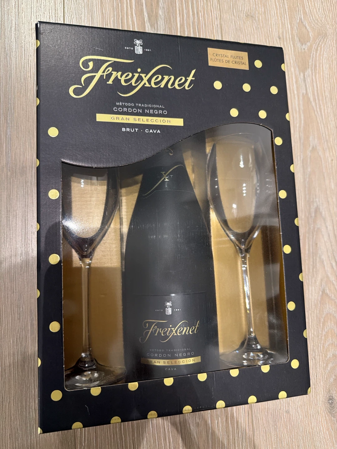 BRAND NEW Brut Cava Gift Set with 2 Crystal Flutes