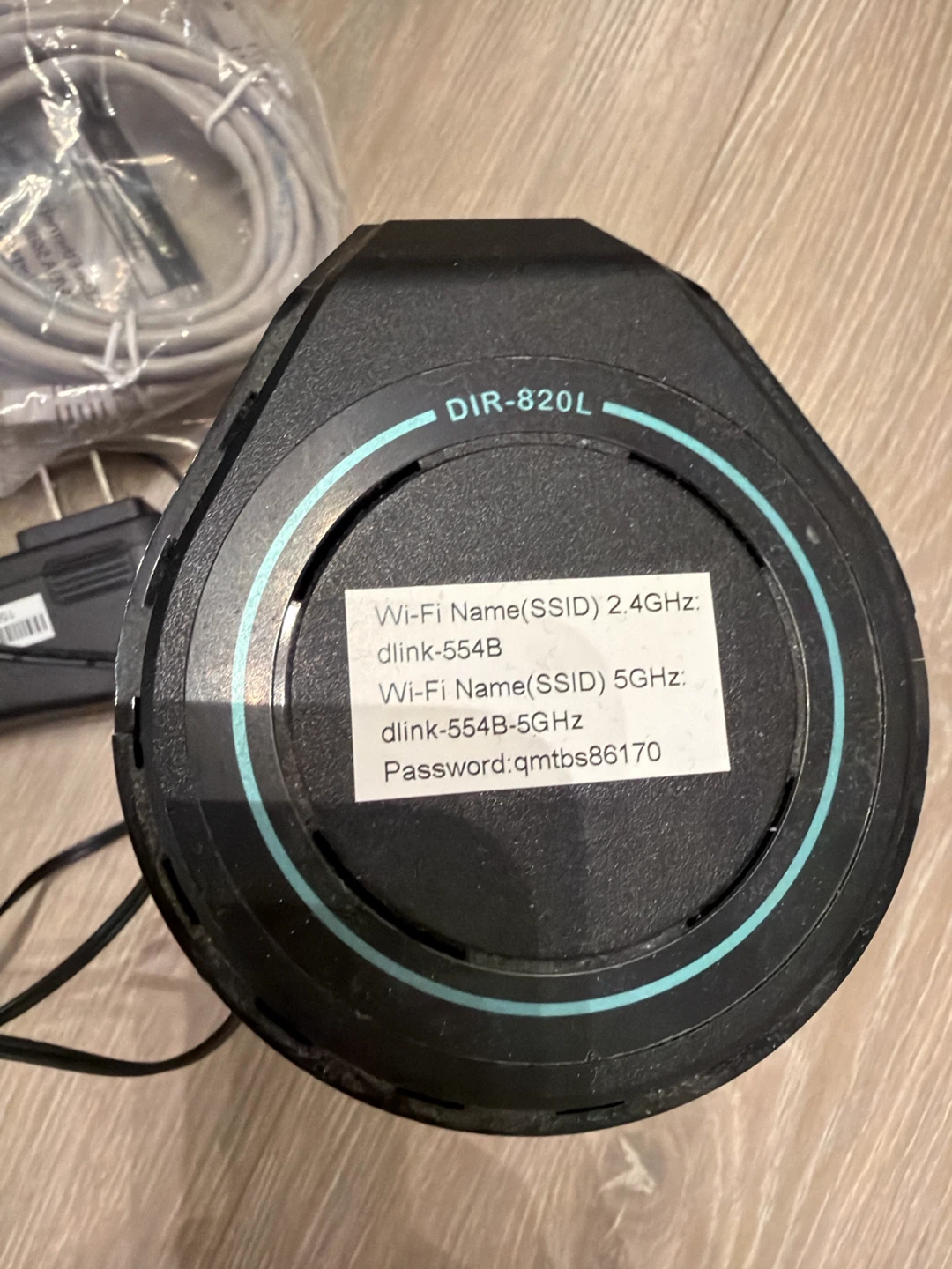 D-Link DIR-820L Wireless AC1200 Router - photo 2