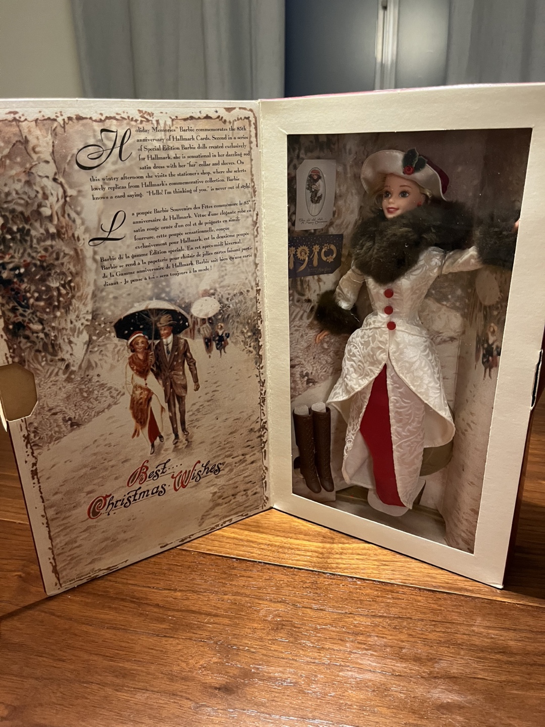 Hallmark Special Edition Barbie Holiday Memories Doll - photo 5
