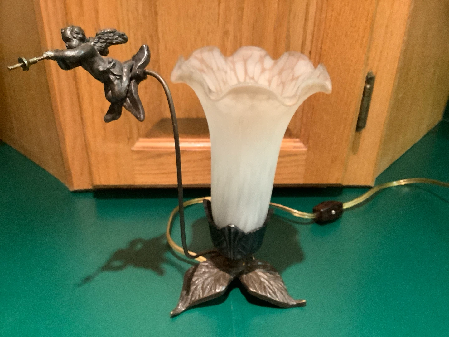 Vintage Frosted Lily Glass & Cherub Lamp 🐞