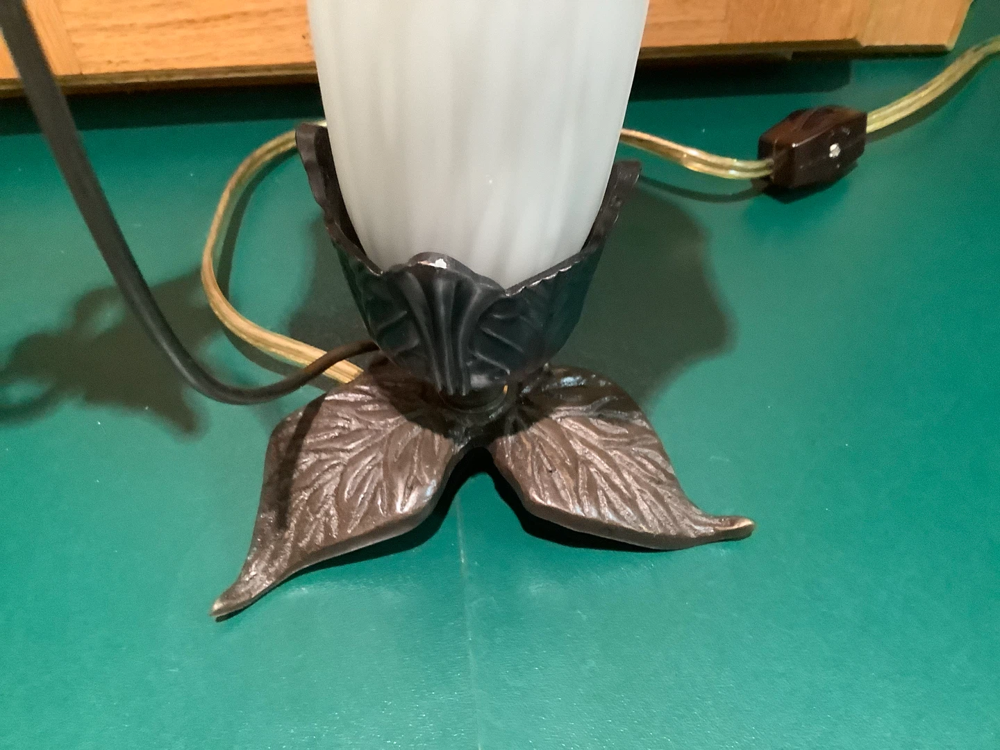 Vintage Frosted Lily Glass & Cherub Lamp 🐞 - photo 2