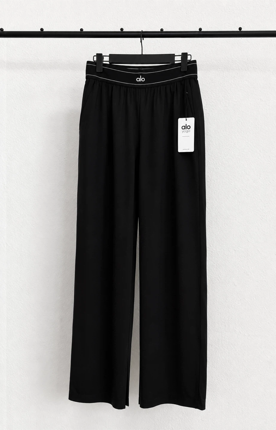 Alo Yoga Black Zip-Up Hoodie and Wide-Leg Pants Set - photo 3
