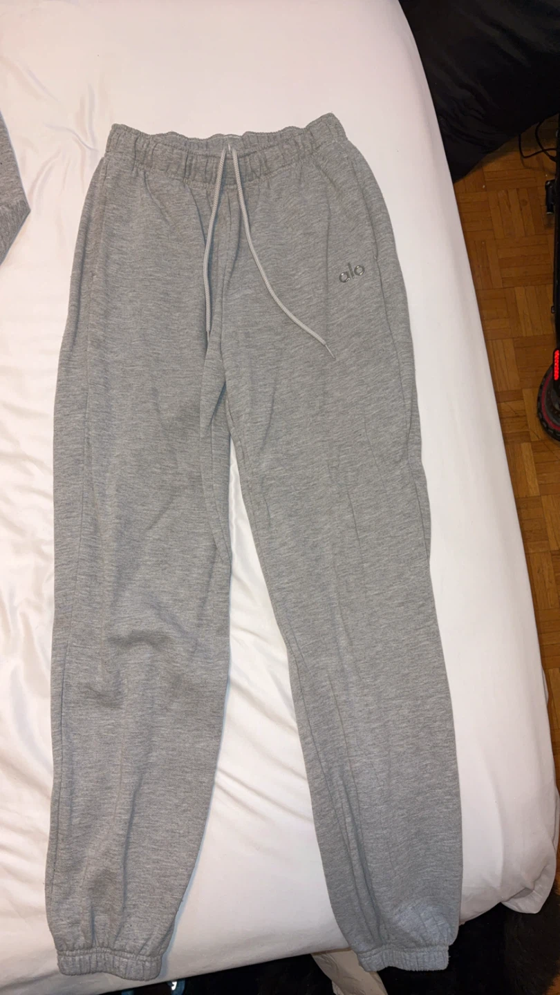 Alo Yoga Grey Hoodie and Sweatpants Set - photo 2