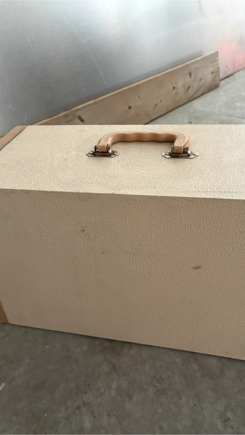 White Sewing Machine in Case - photo 4