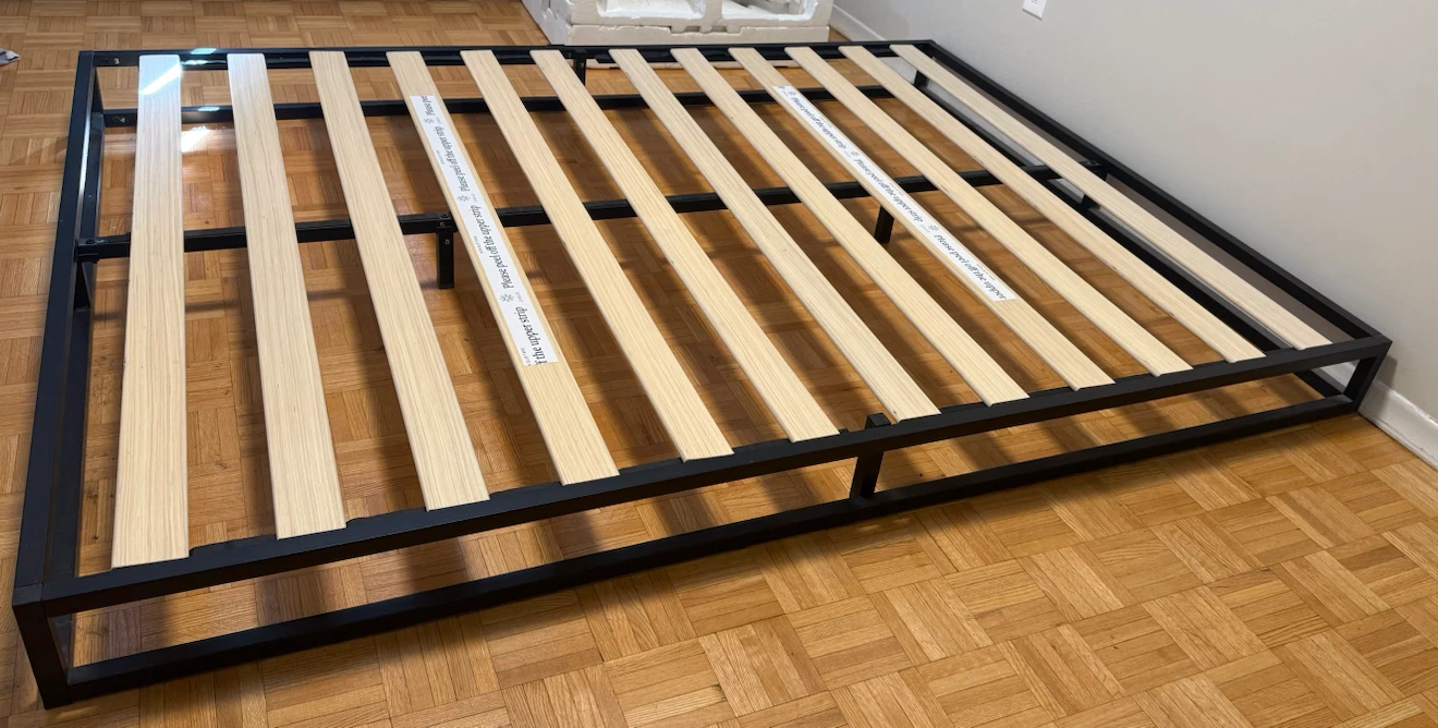 ZINUS Queen Metal Bed Frame (6-Inch) - easy to assemble.
