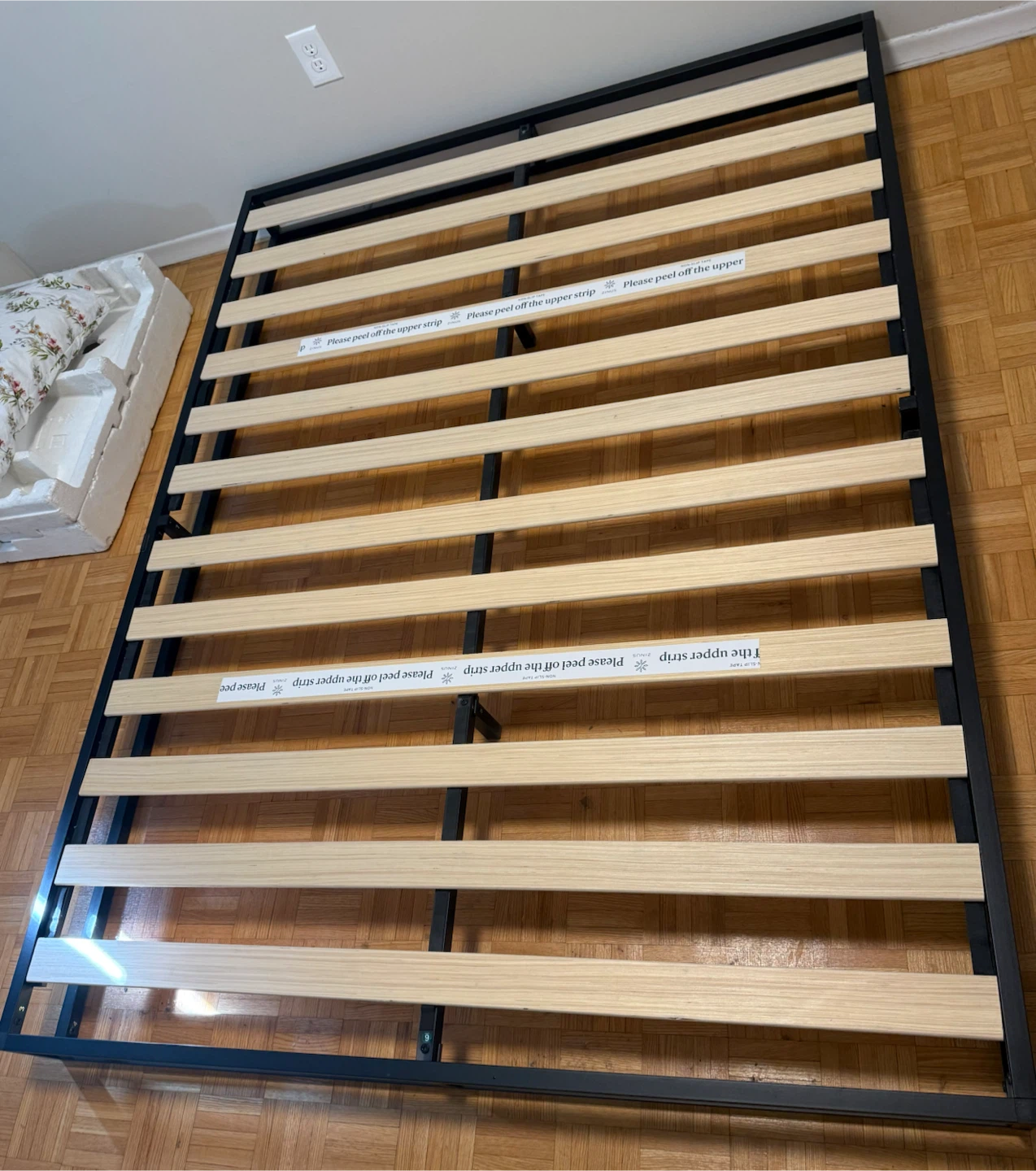 ZINUS Queen Metal Bed Frame (6-Inch) - easy to assemble. - photo 2
