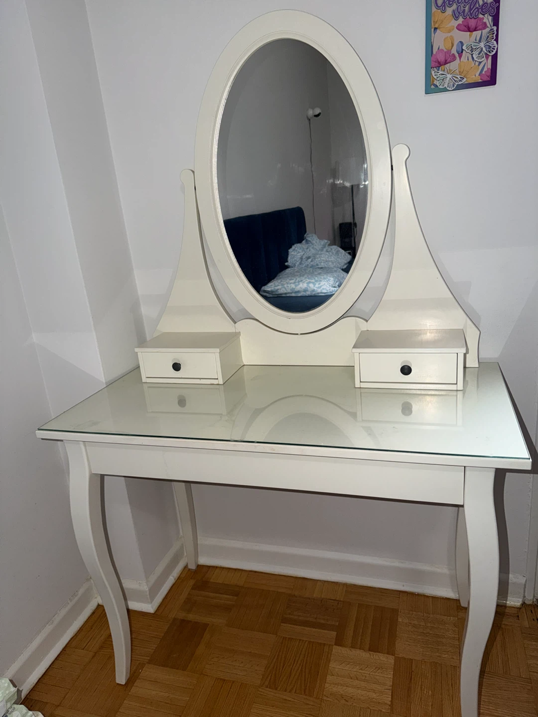 White dressing table with mirror