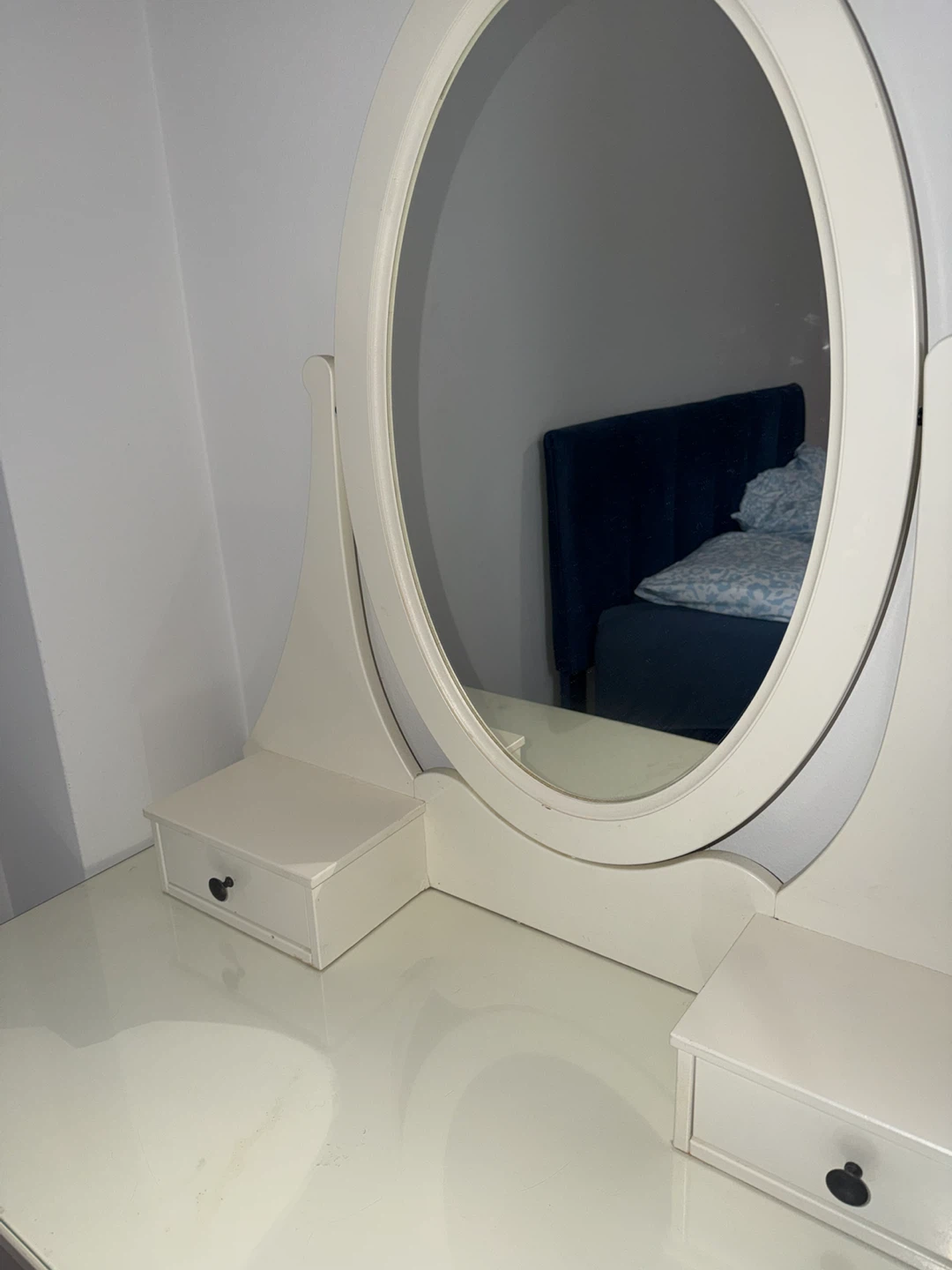White dressing table with mirror - photo 2