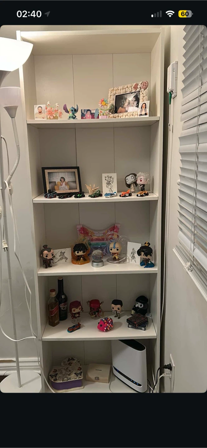 White Built-In Bookshelf / Display Shelving Unit