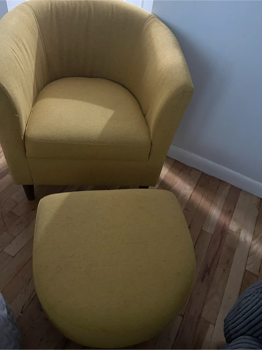 Mini sofá with ottoman - photo 4