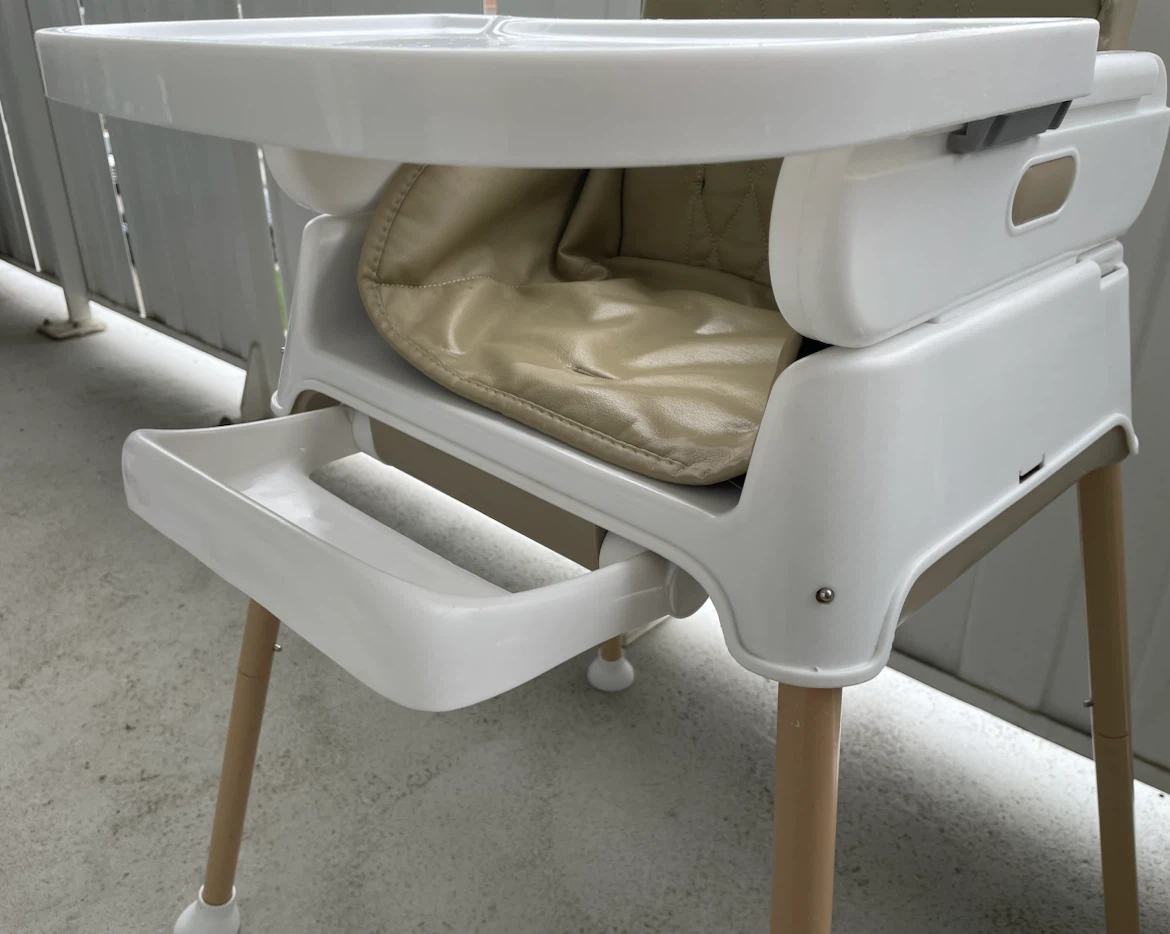 Baby Joy High Chair *Like New - photo 5