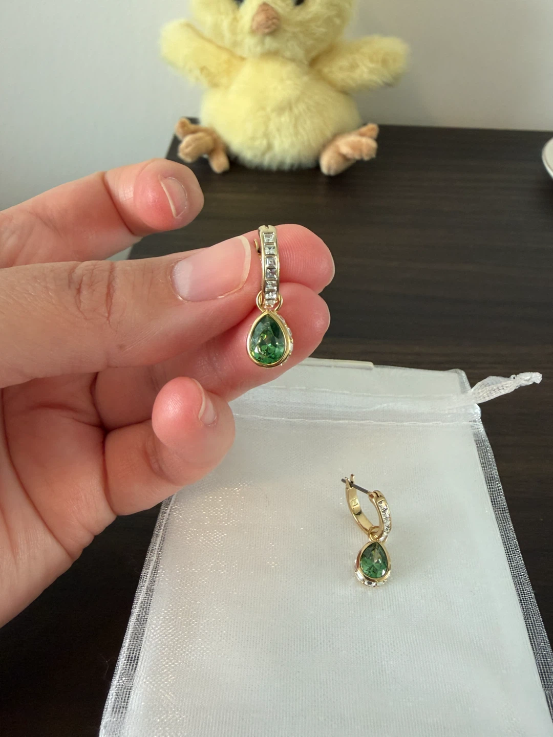Swarovski Chroma Pear Drop Earrings Green Crystal Gold Tone - photo 3
