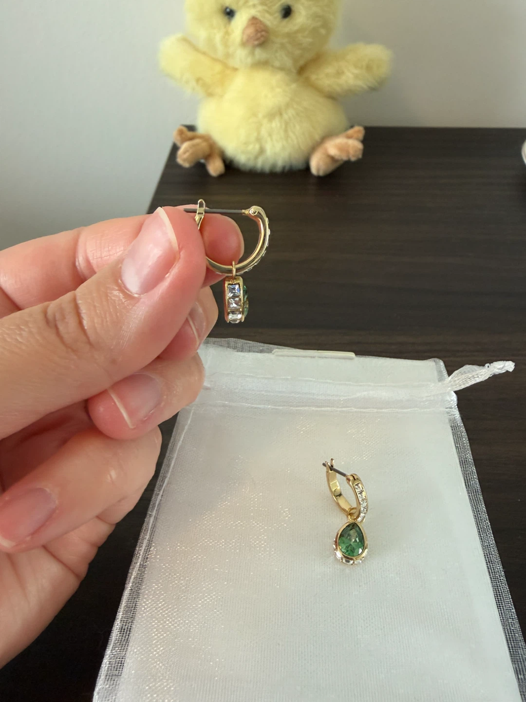 Swarovski Chroma Pear Drop Earrings Green Crystal Gold Tone - photo 4