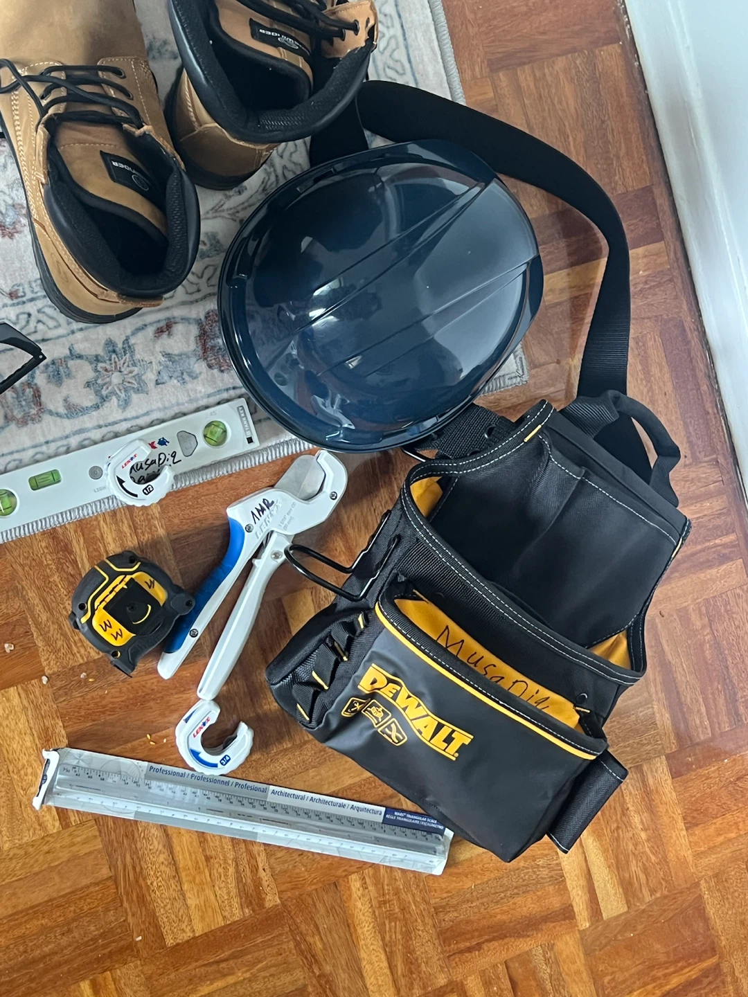 Dewalt Tool Bag with Boots and Hard Hat - photo 2