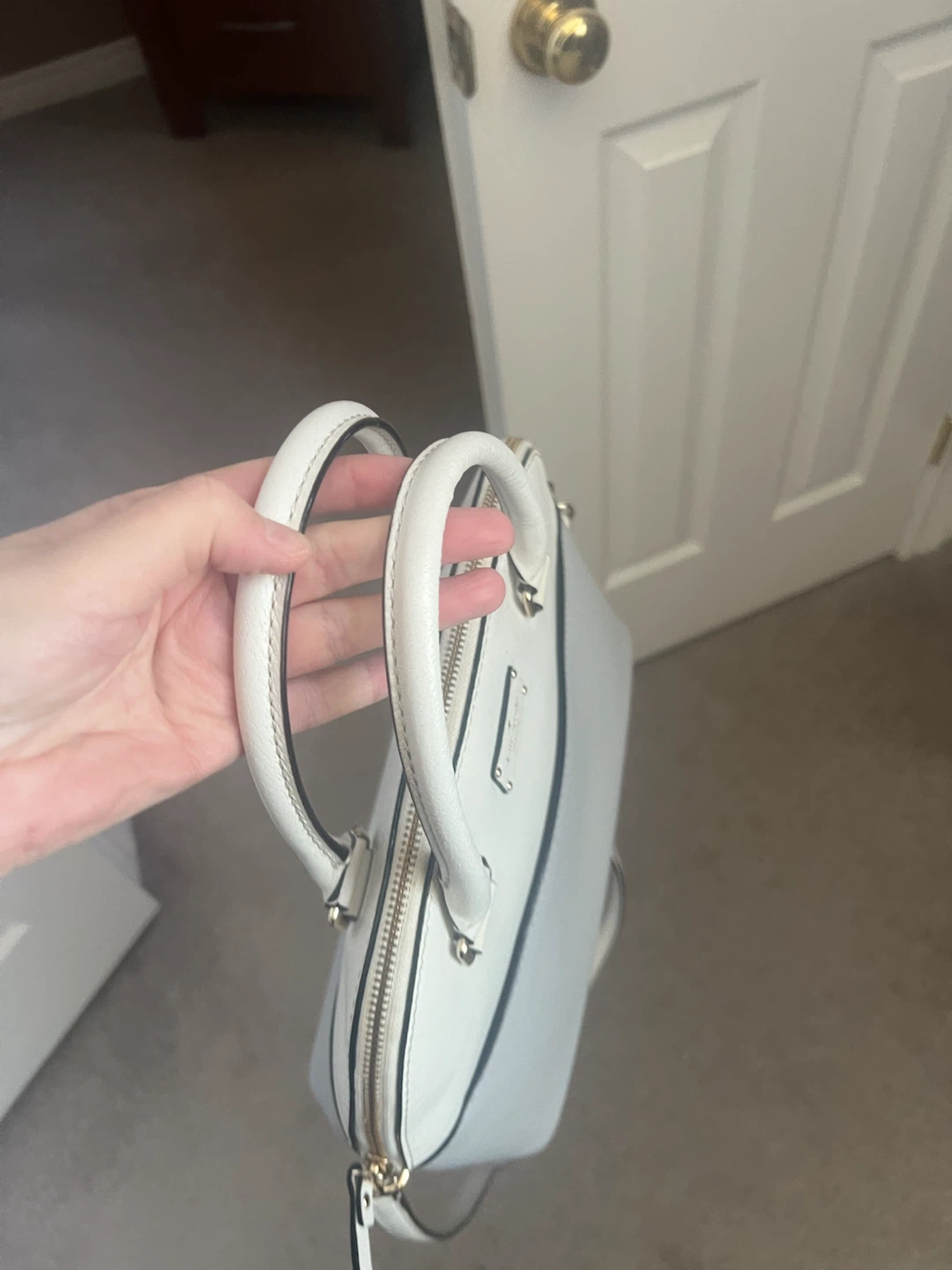 Like new Kate Spade White and Grey Dome Satchel Purse - photo 3