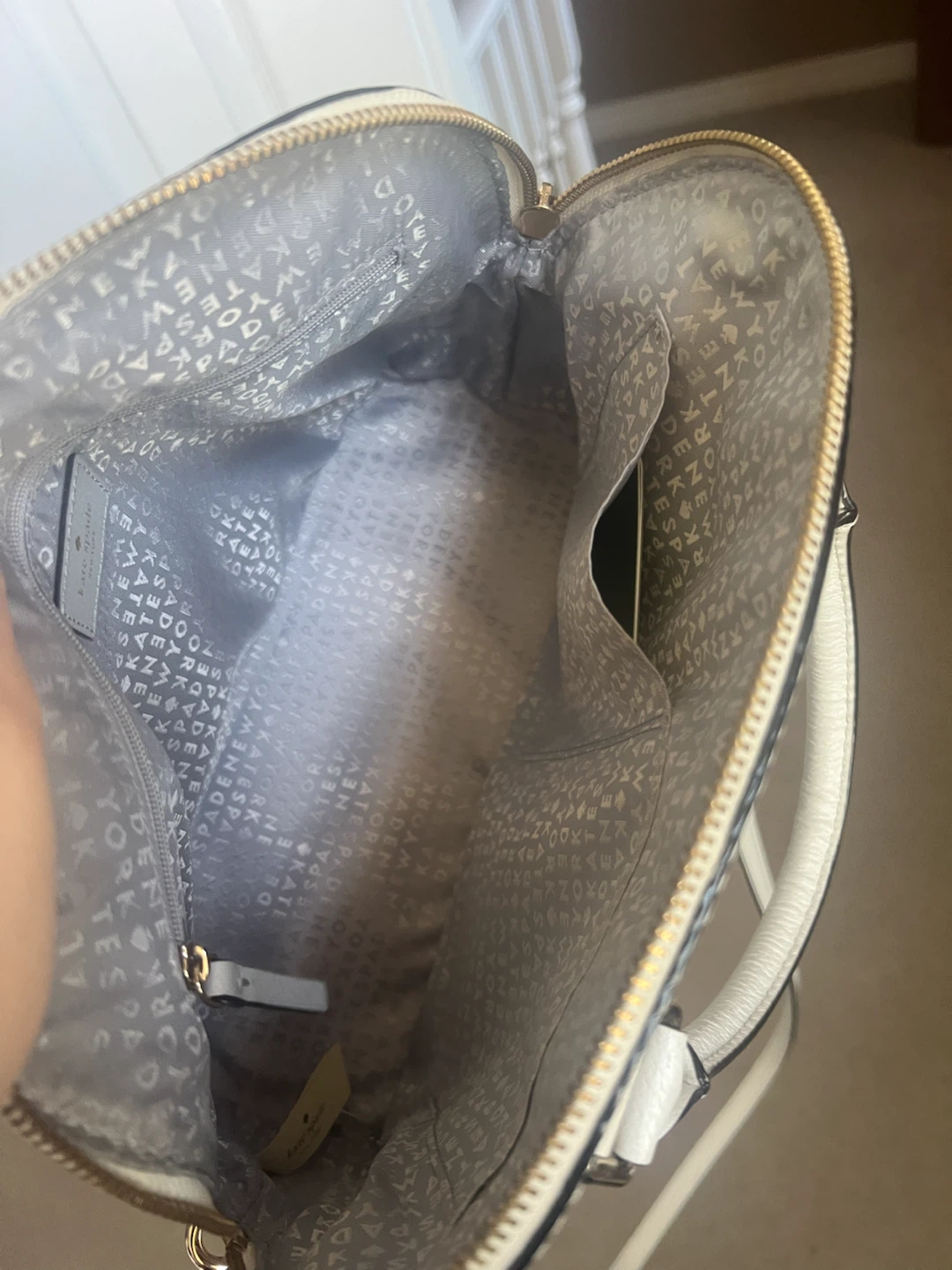 Like new Kate Spade White and Grey Dome Satchel Purse - photo 5