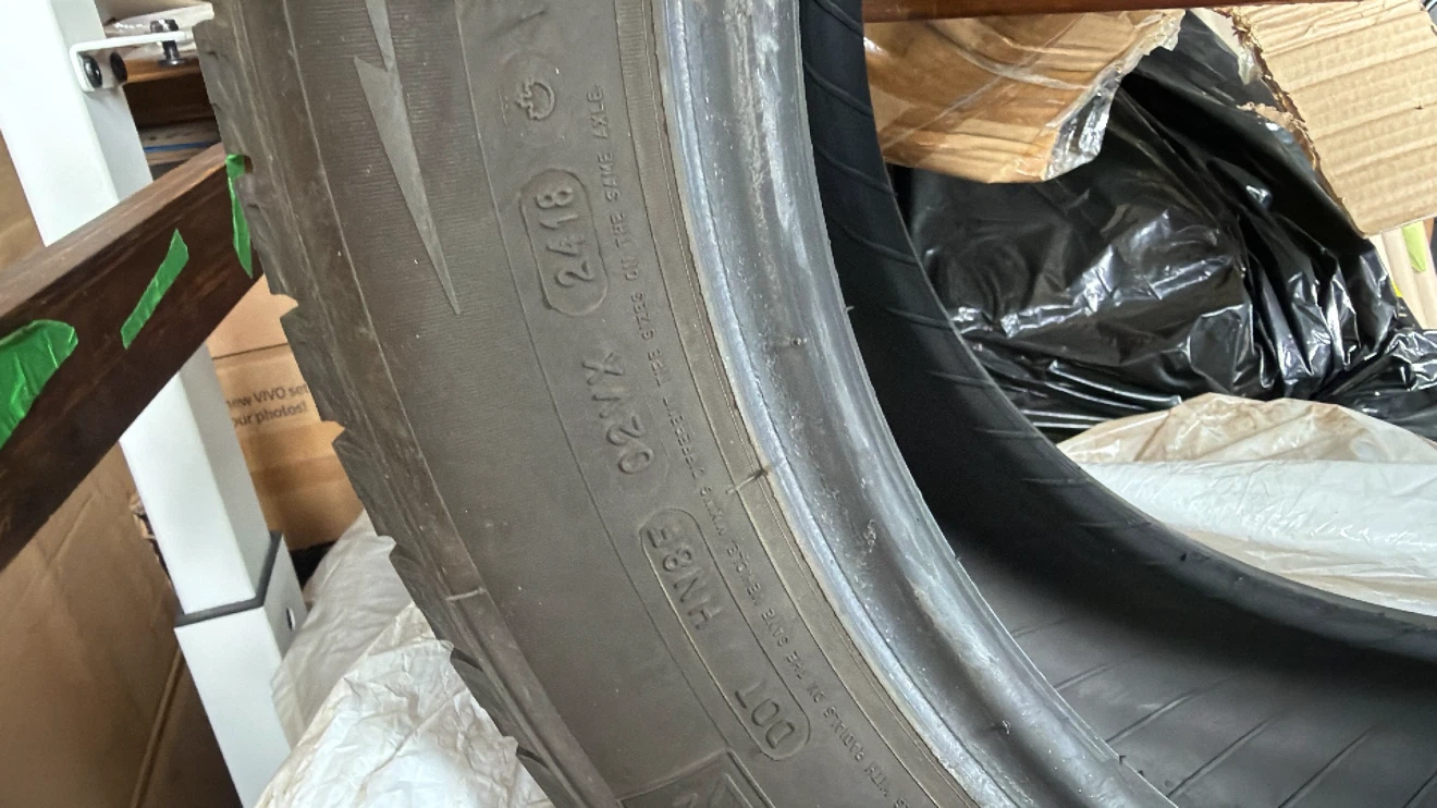 Barely Used 4 x Michelin 235/55R19 101H winter tires - photo 4