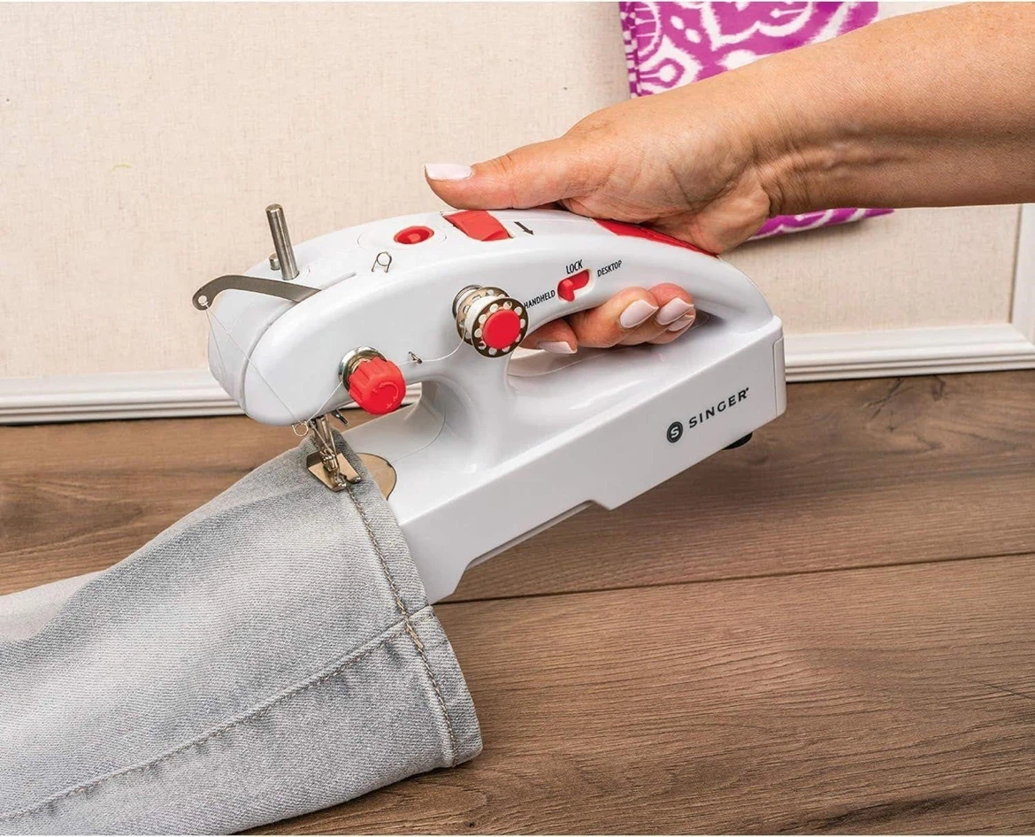 Singer Sewing Machine - photo 3