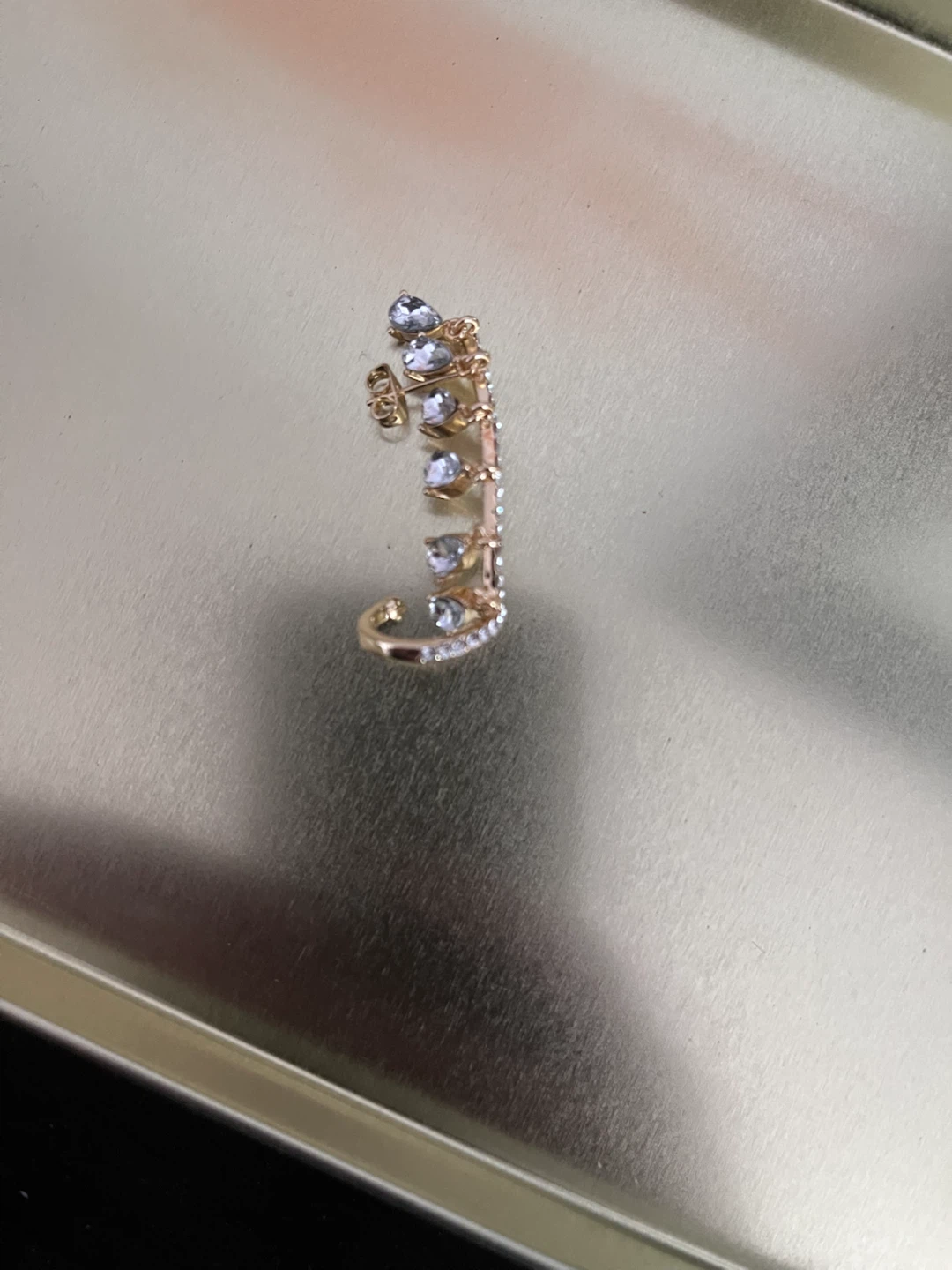 Gold-tone ear cuff with clear charms - photo 3
