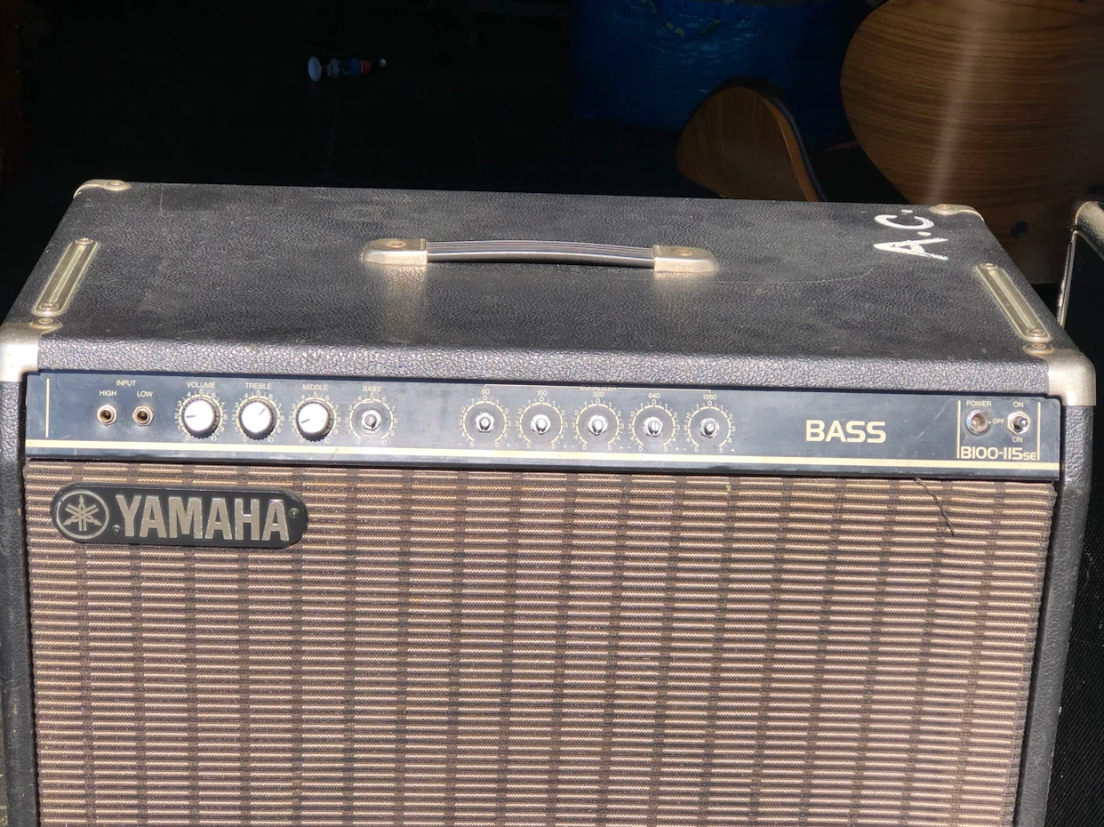 Yamaha B100-115SE Bass Amp - photo 4