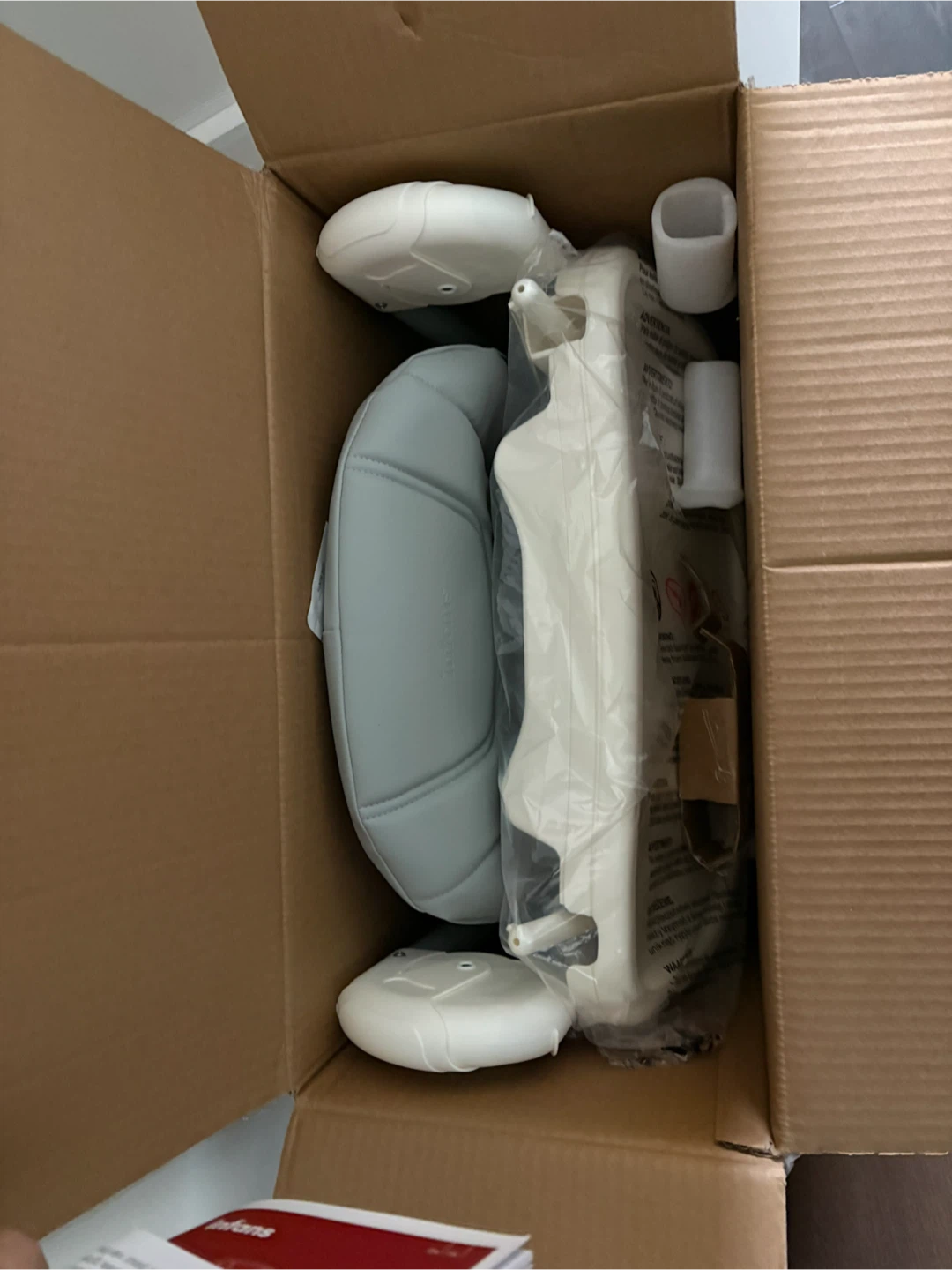 Brand new high chair - tray needs assembly - photo 3