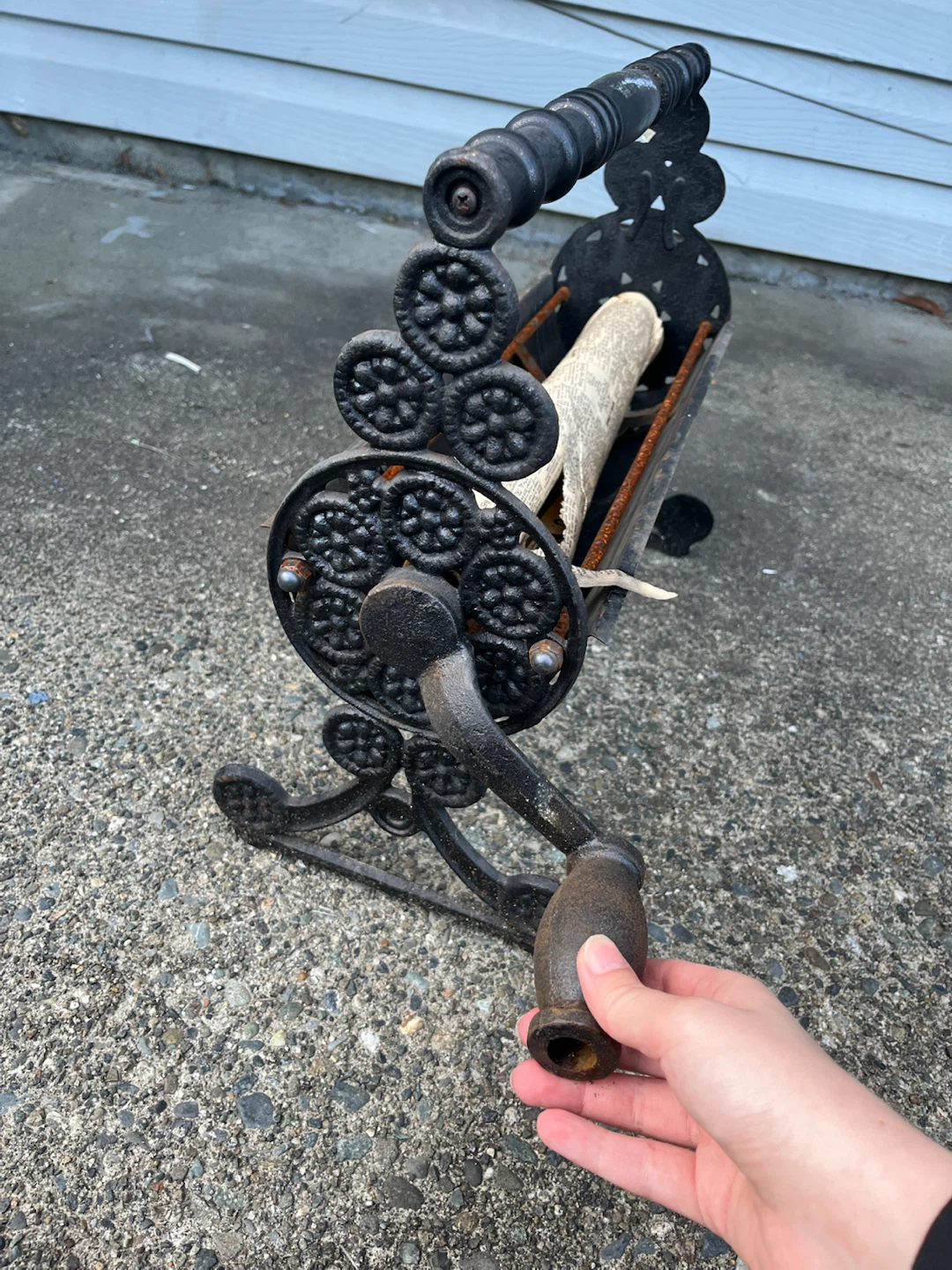 Cast iron antique paper roller - photo 2