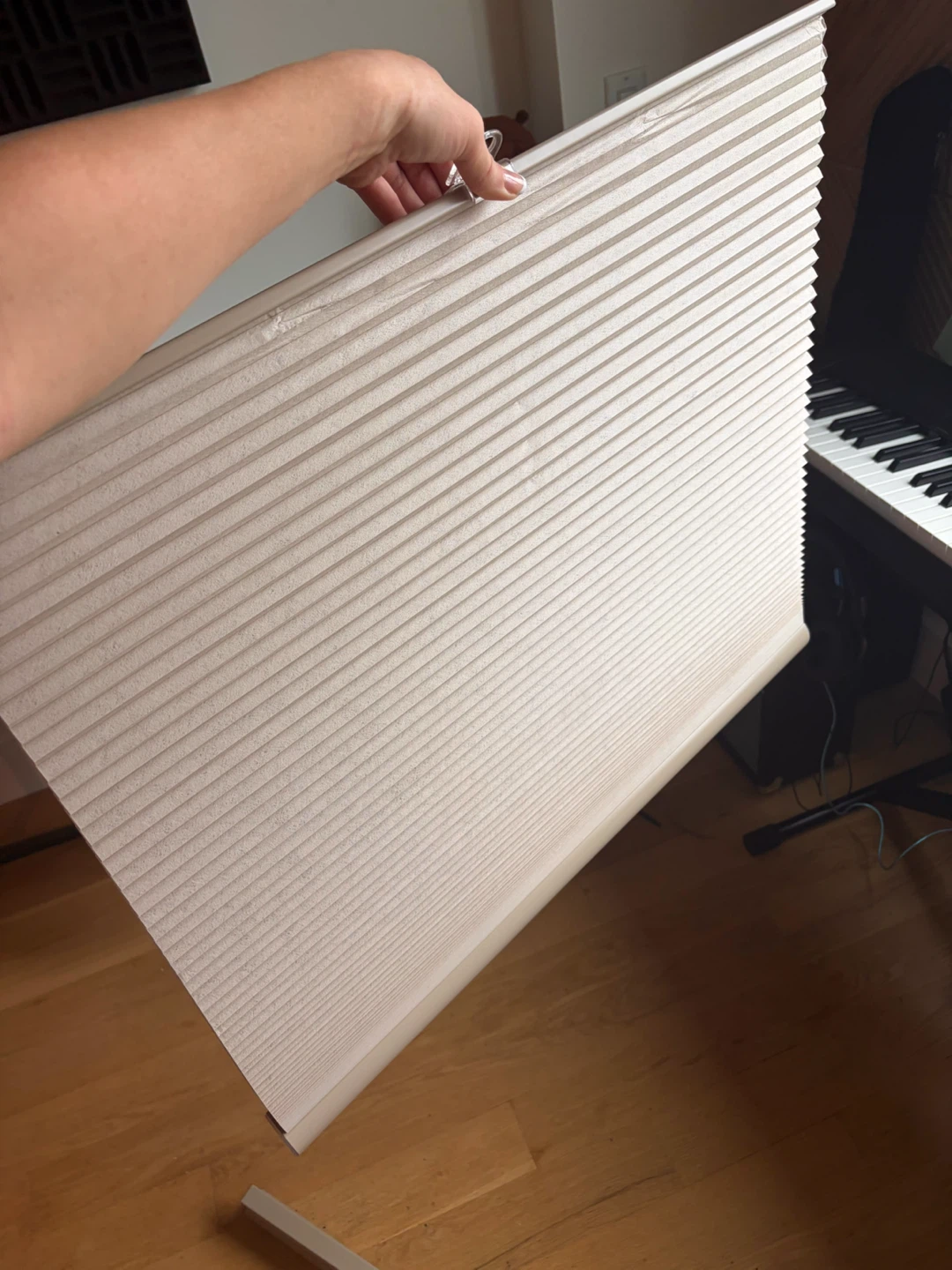 2 Cordless Cellular Honeycomb Window Shades 27” x 64” Beige - photo 2