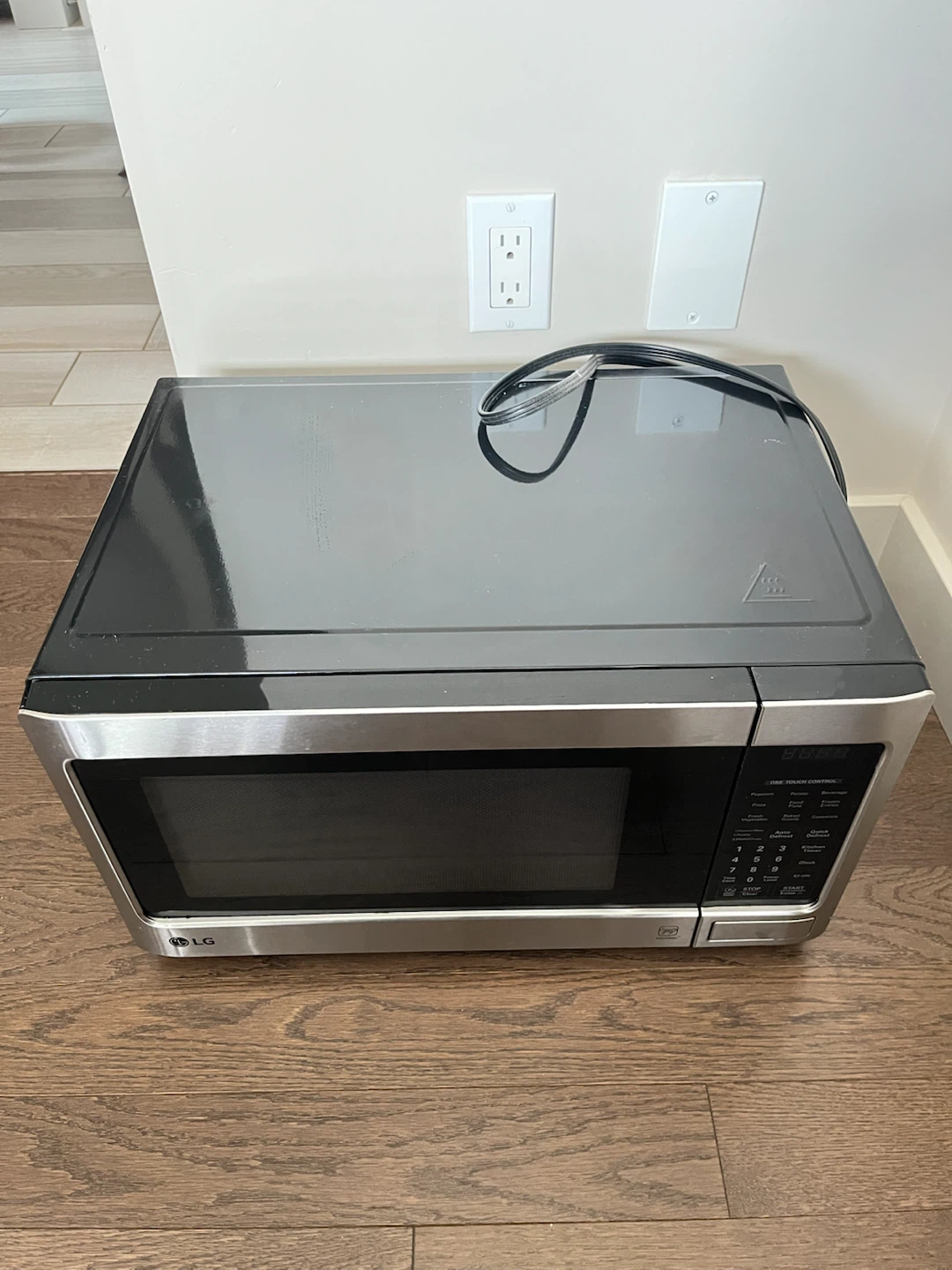 LG Stainless Steel Countertop Microwave - photo 3