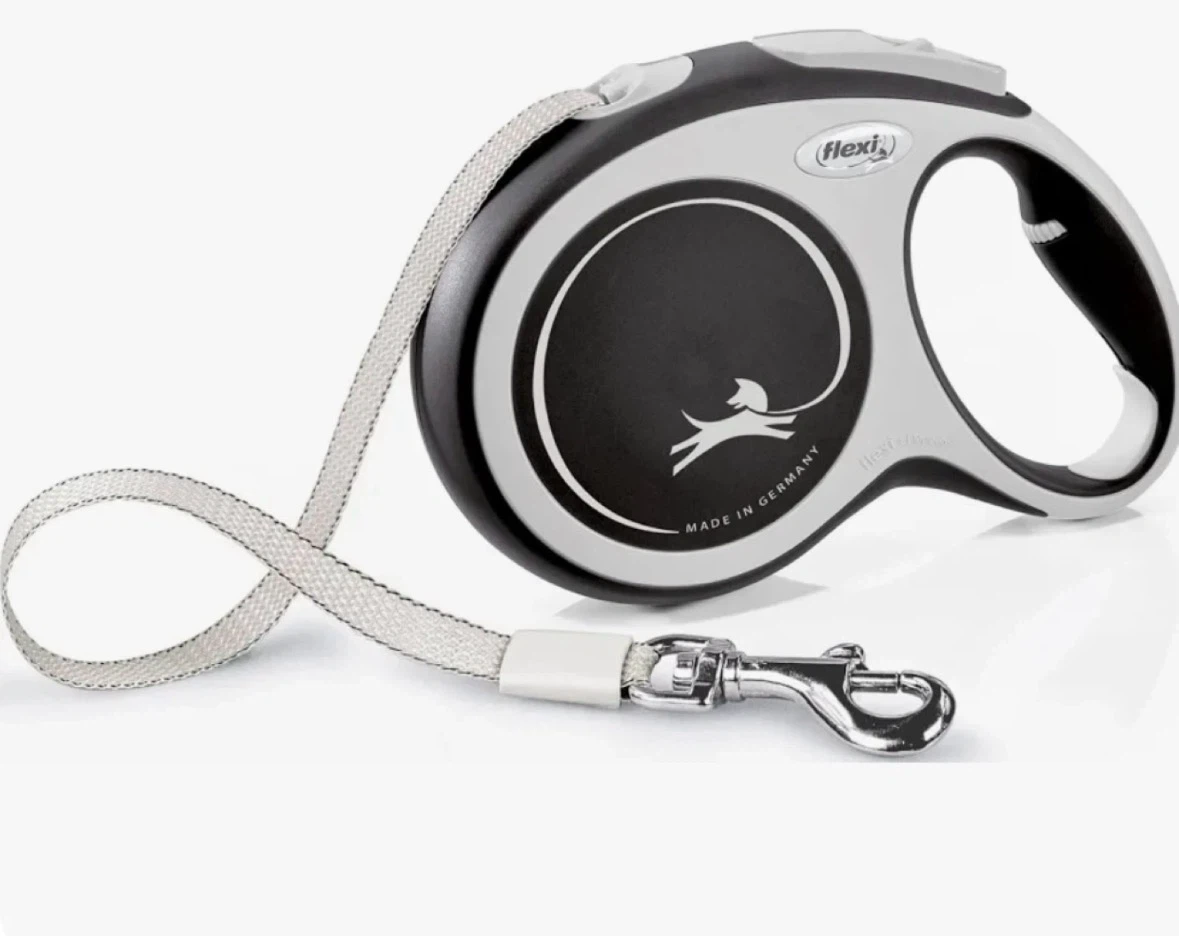 Giving away dog car seat cover and retractable leash - photo 3