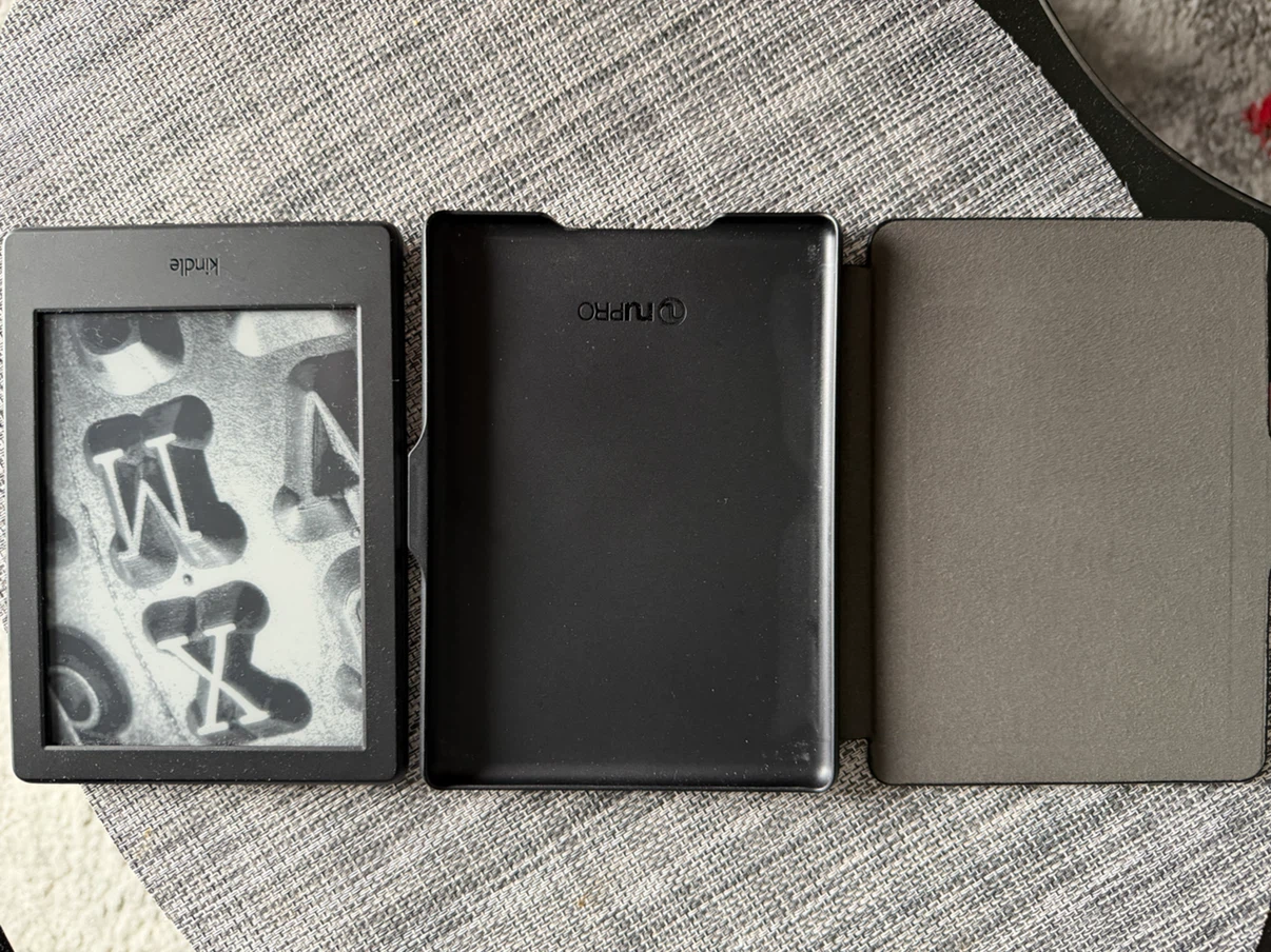 Amazon Kindle E-Reader with Case - photo 4