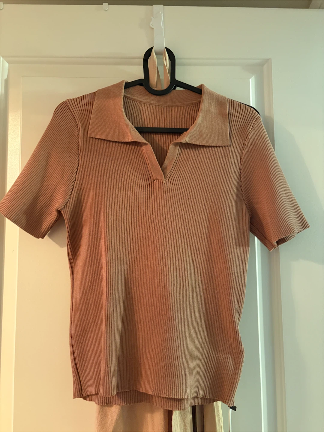 Ribbed Collared Short Sleeve Top