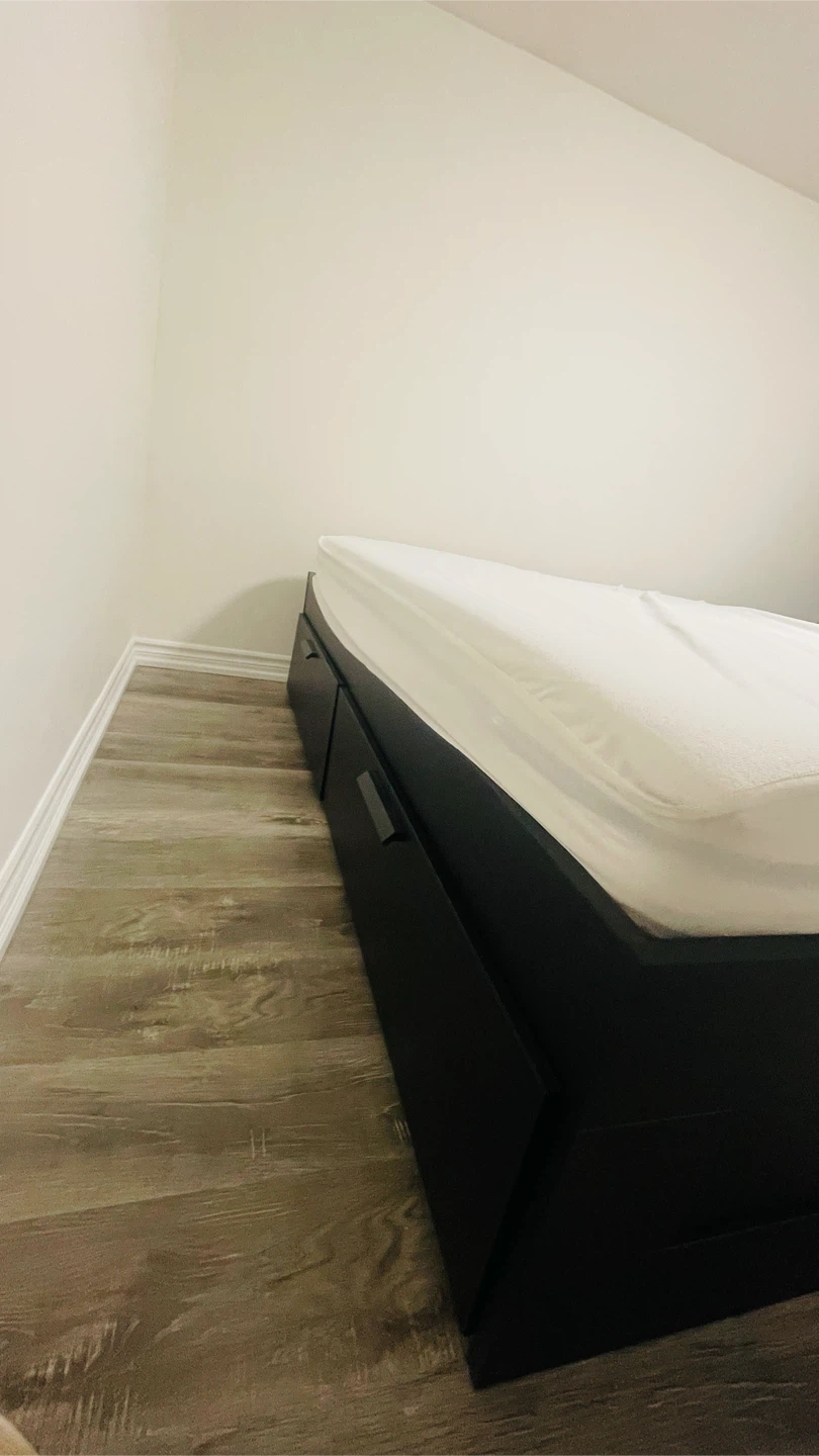 All must go -King size bed- frame,mattress Ikea freebies - photo 4