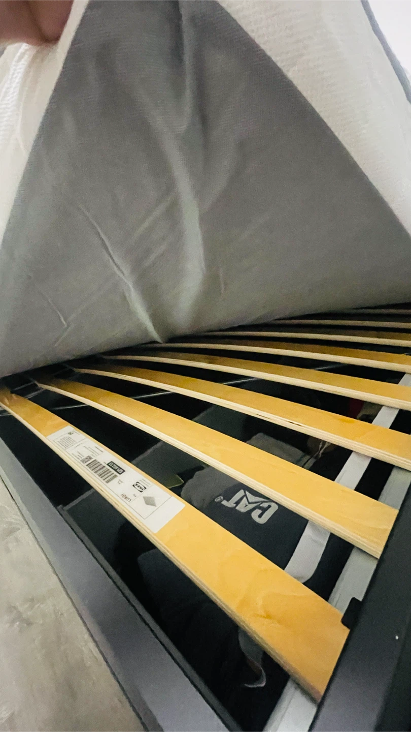 All must go -King size bed- frame,mattress Ikea freebies - photo 5