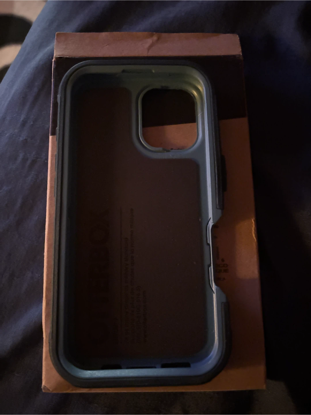 OtterBox Defender Case for iPhone 16 - photo 2