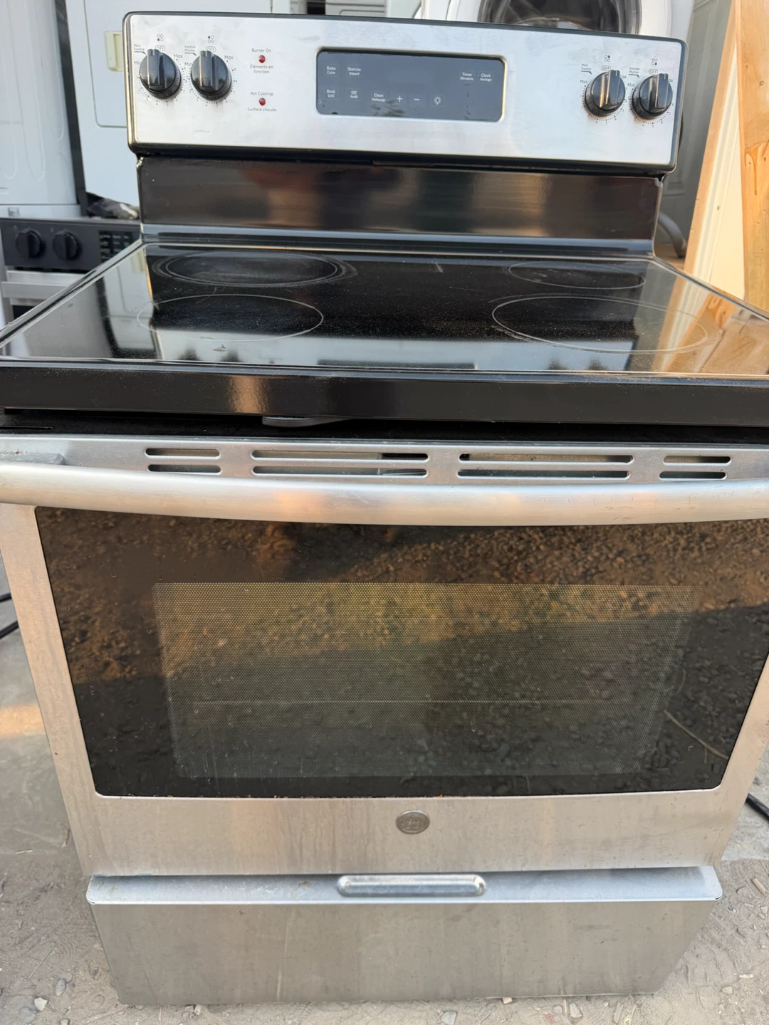 GE Electric Range with Oven