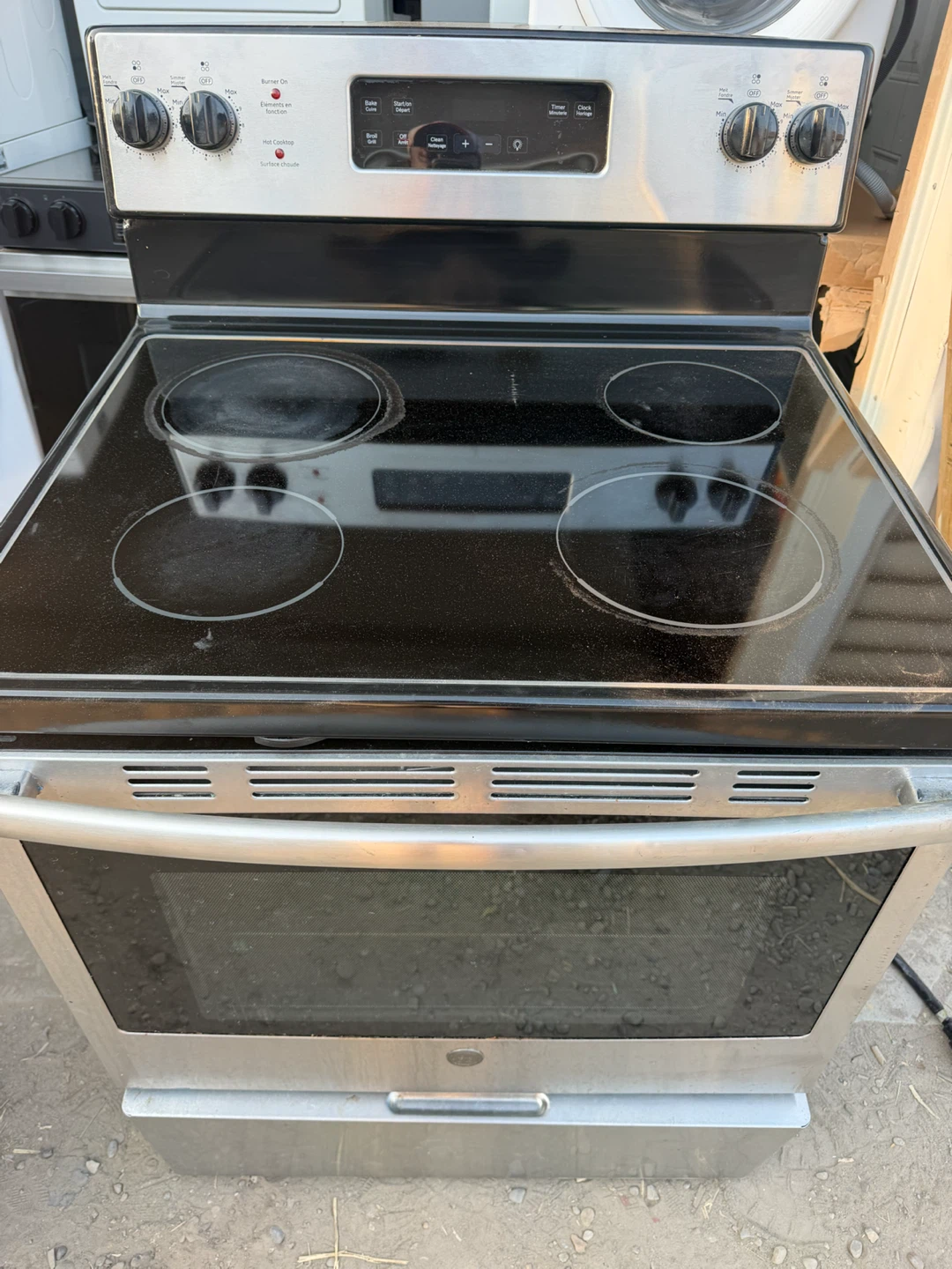 GE Electric Range with Oven - photo 3
