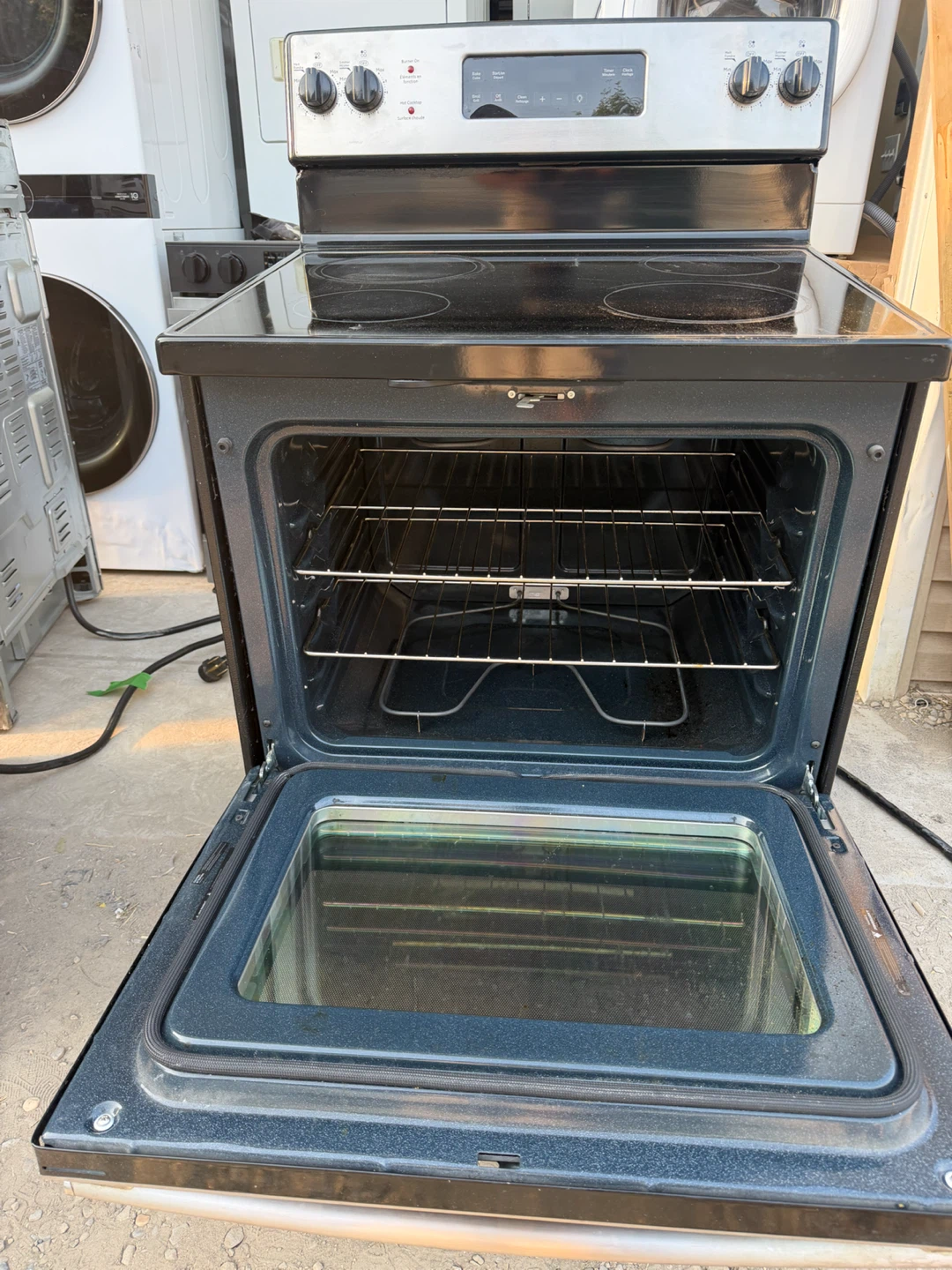 GE Electric Range with Oven - photo 4