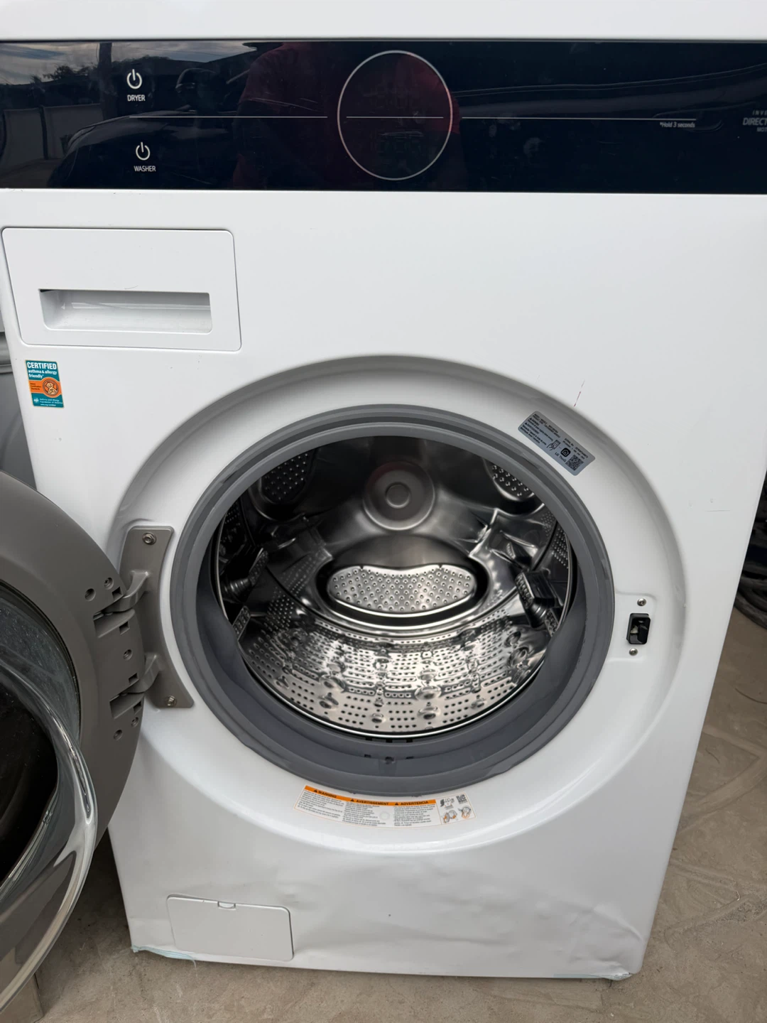 LG ThinQ Washer and Dryer Combo - photo 3