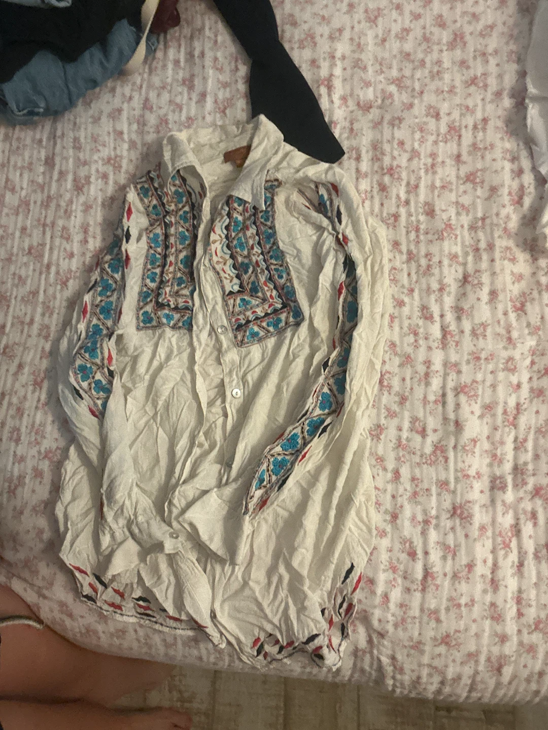 Western White Embroidered Button-Up Shirt