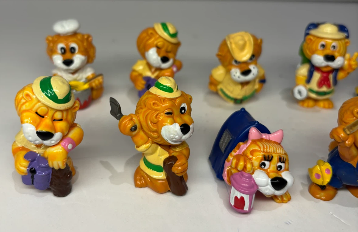 Set of 12 Kinder Surprise Lion Figures - photo 2