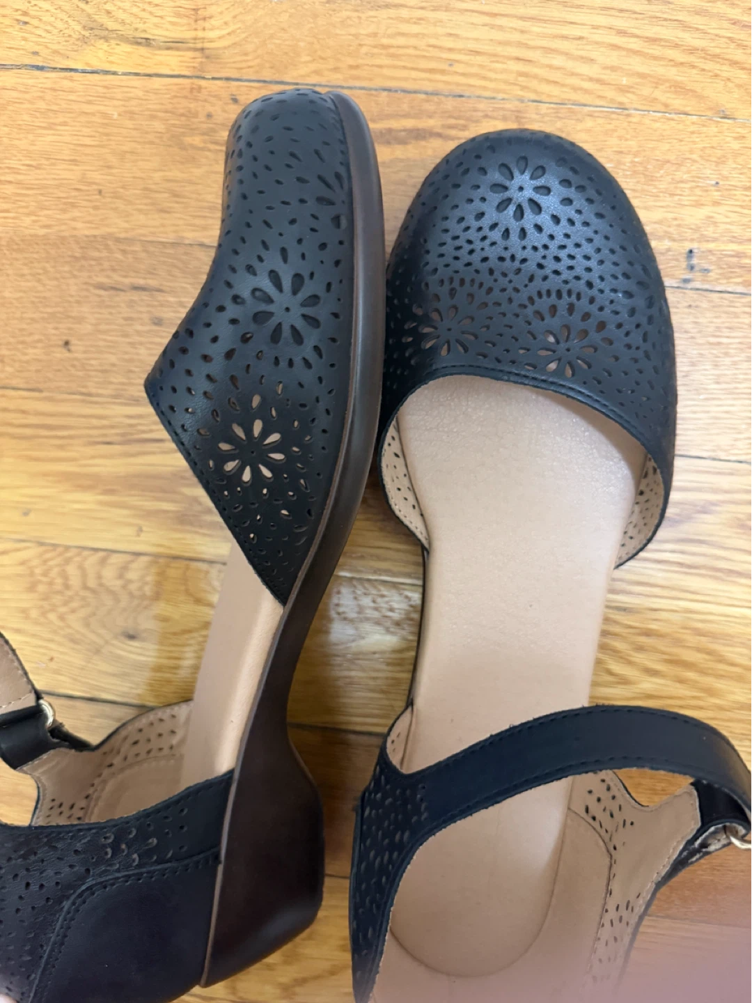 Black Laser-Cut Ballet Flats - photo 2
