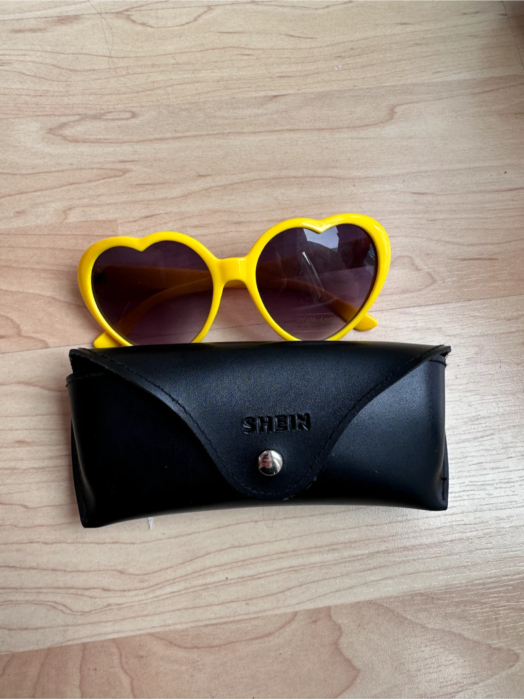 SHEIN Yellow Heart Sunglasses