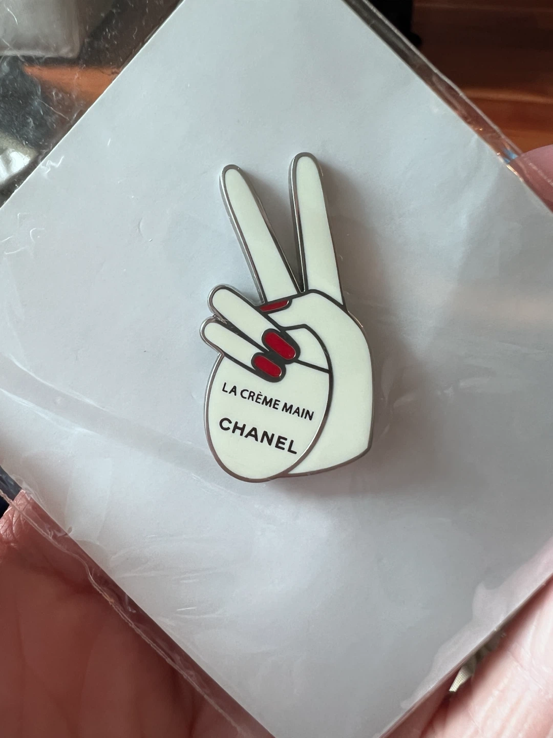 CHANEL La Crème Main Hand Pin