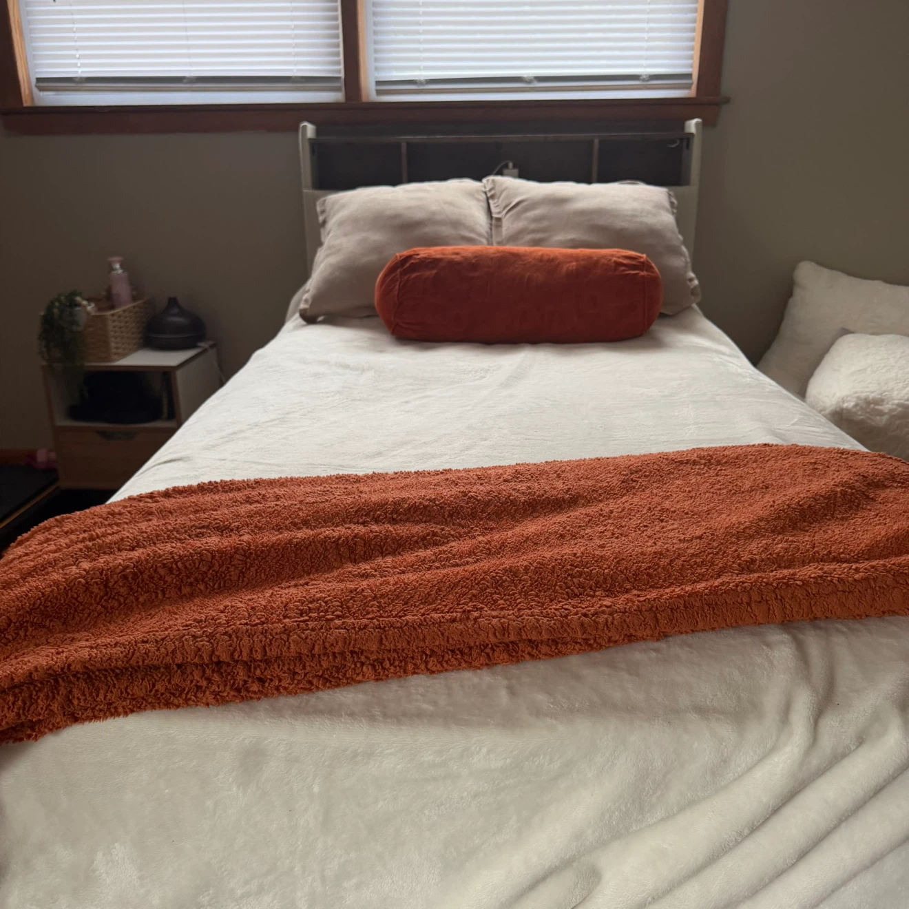 Twin bed with mattress and has 2 drawers with LED lights - photo 2