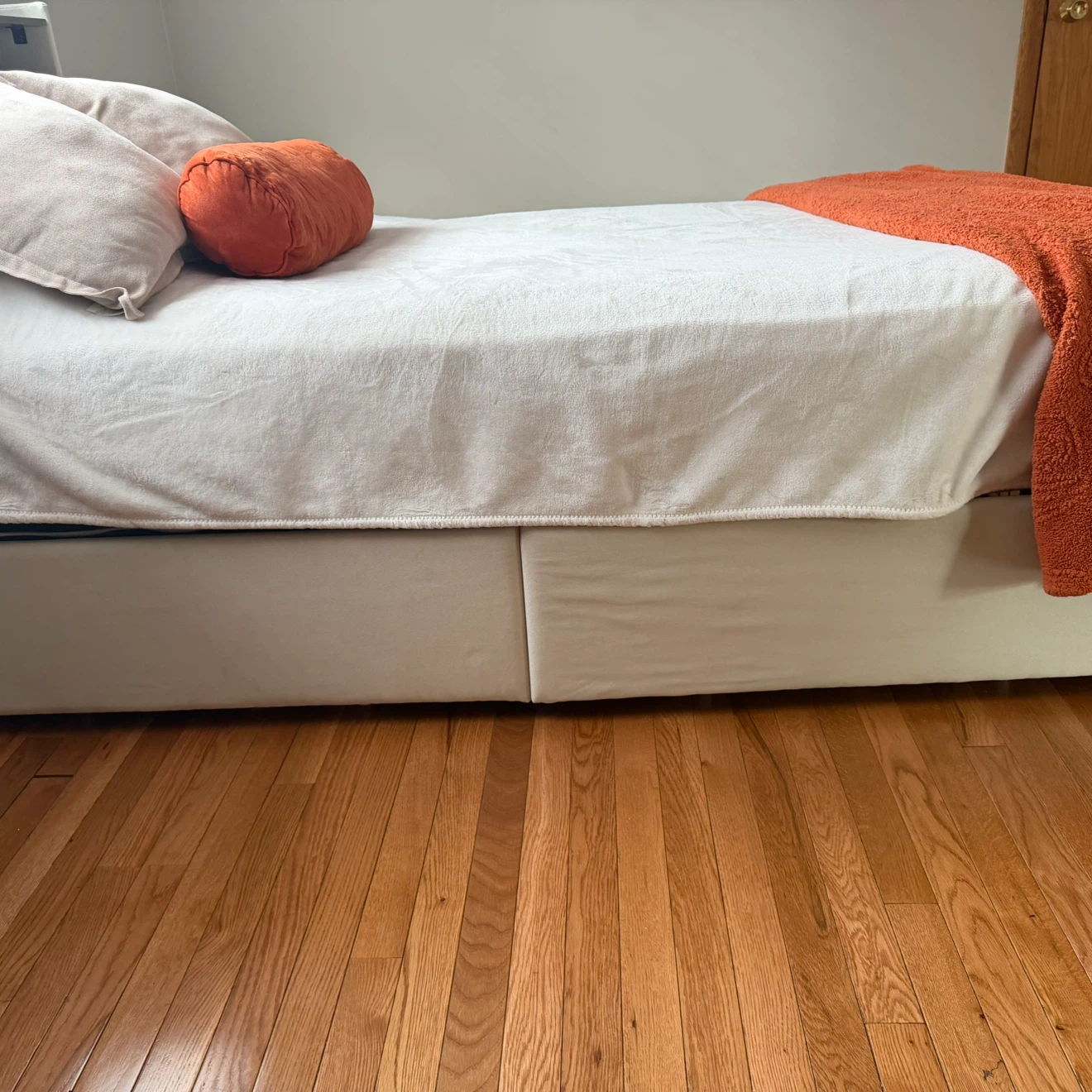 Twin bed with mattress and has 2 drawers with LED lights - photo 3