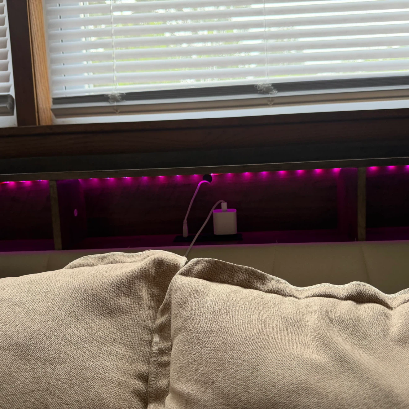 Twin bed with mattress and has 2 drawers with LED lights - photo 4