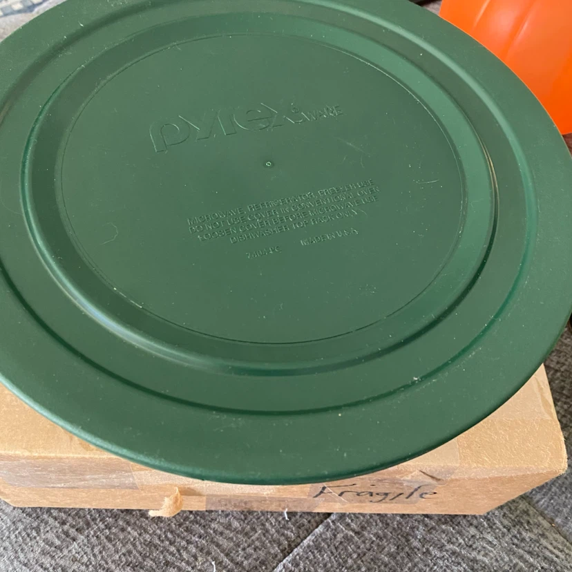 Pyrex Mixing Bowl 4.5L. Pyrex Ribbed Glass Bowl with Green Lid - photo 2