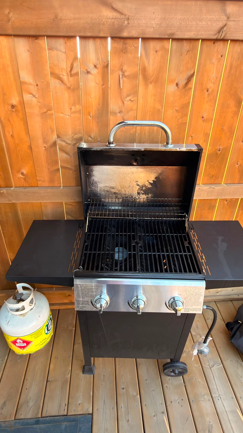 Grill Boss GBC1932M 3 Burner Gas Grill with Top Cover and side