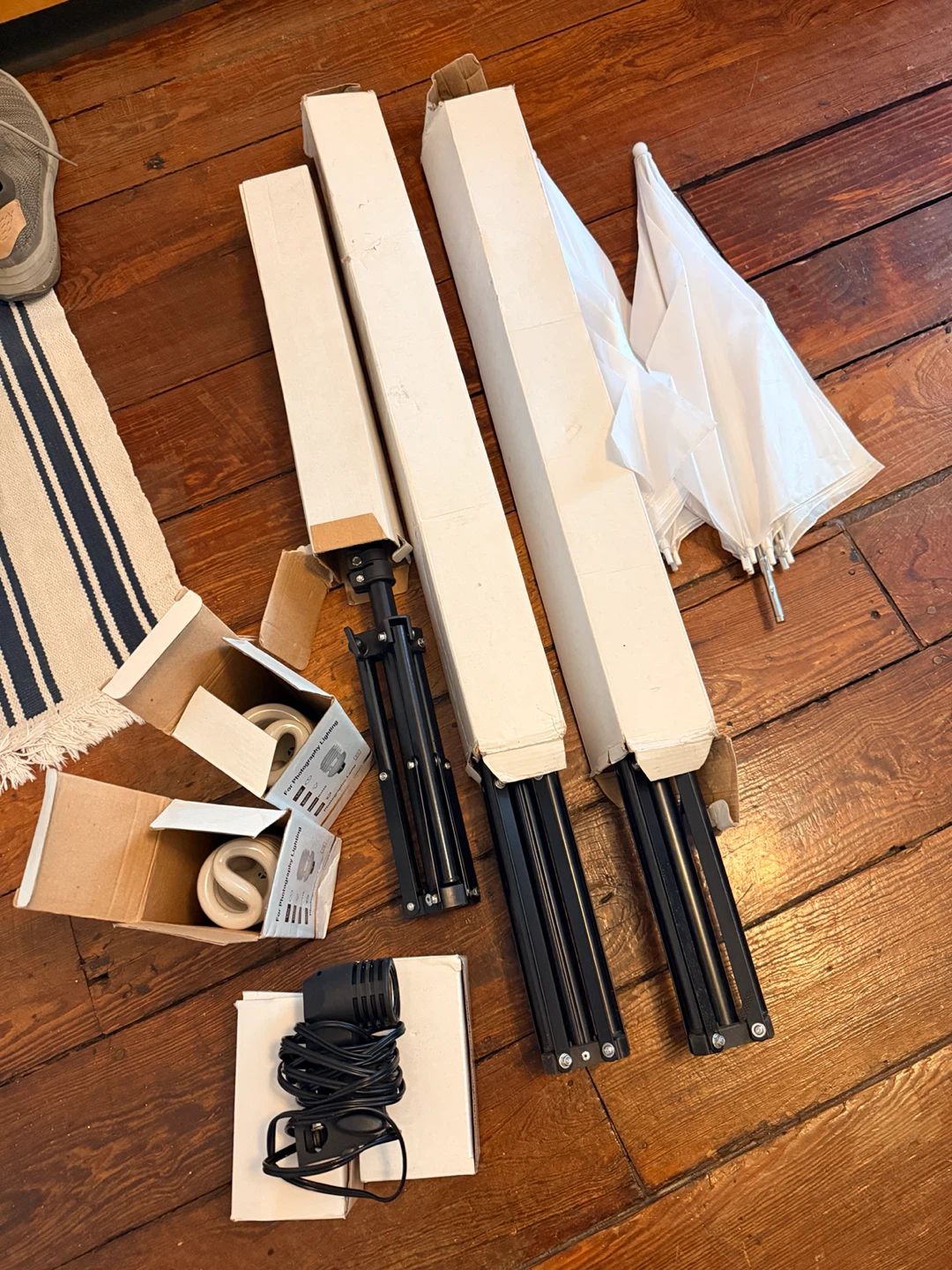 Cowboy Studio Lighting Kit with Umbrellas and Stands - photo 3