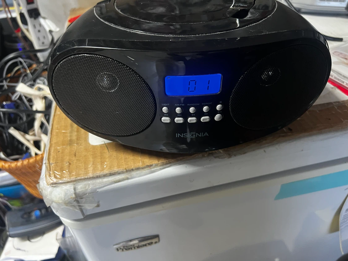 For sale insignia cd player and radio fm am and working